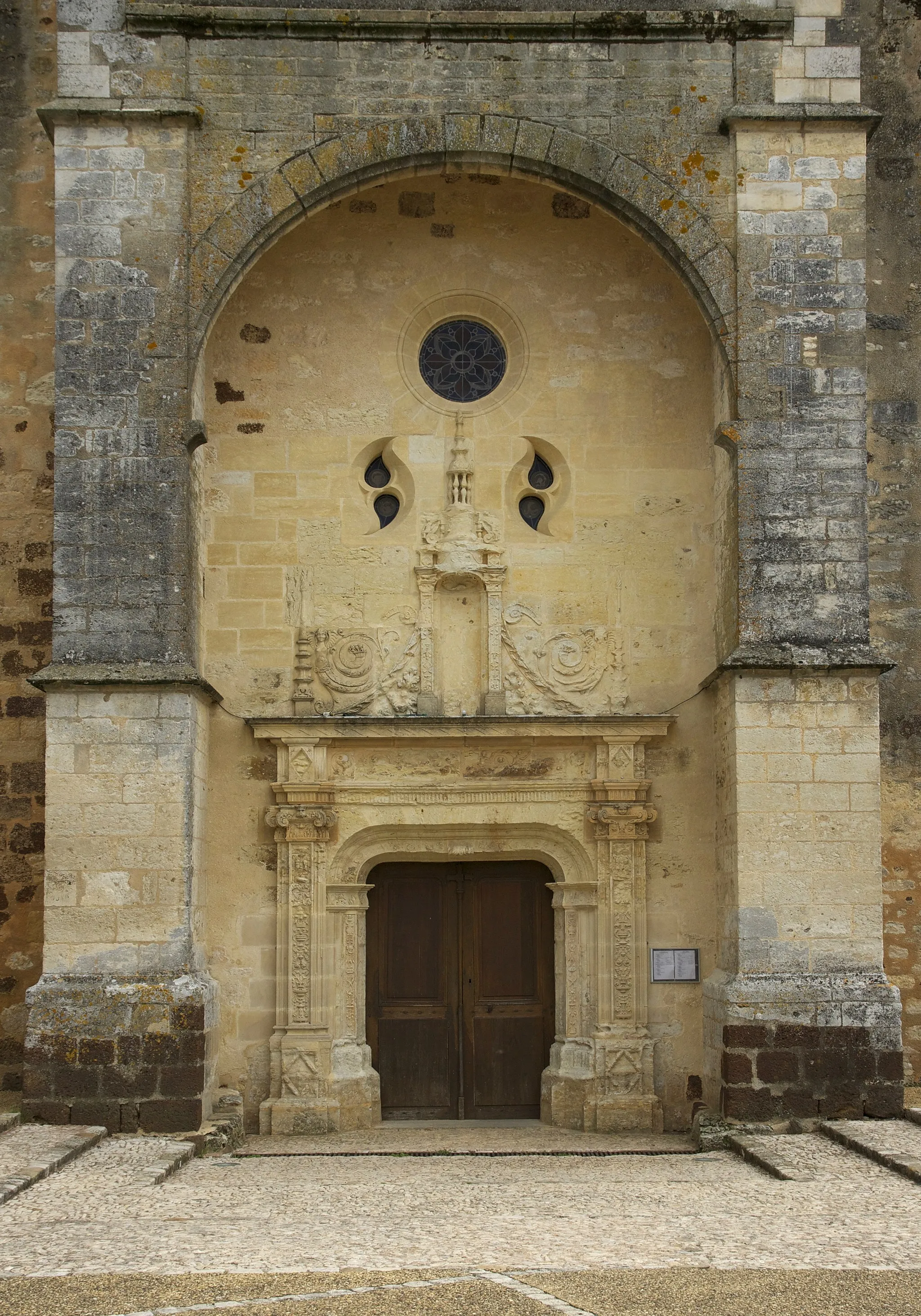 Photo showing: The Renaissance (1530) portal of the church Saint-Germain-of-Paris in Rouffignac-Saint-Cernin-de-Reilhac, Dordogne.