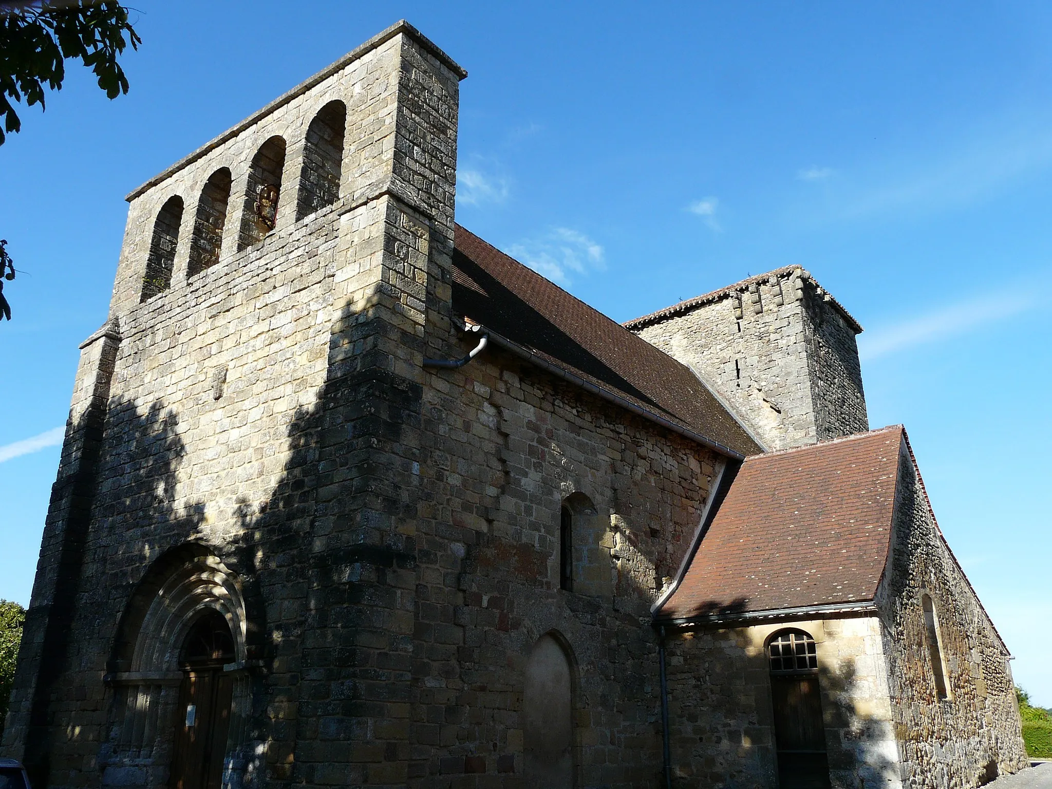 Photo showing: L'angle sud-ouest de l'église Sainte-Marie, Fleurac, Dordogne, France.