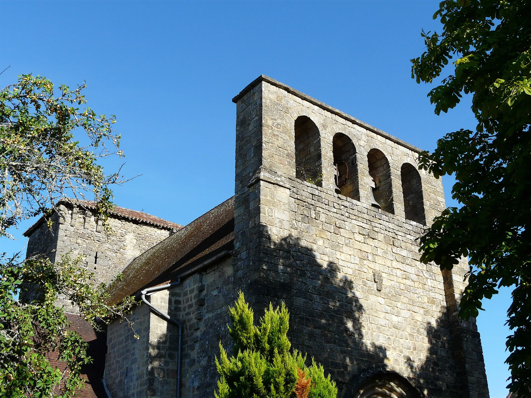 Photo showing: L'angle nord-ouest de l'église Sainte-Marie, Fleurac, Dordogne, France.