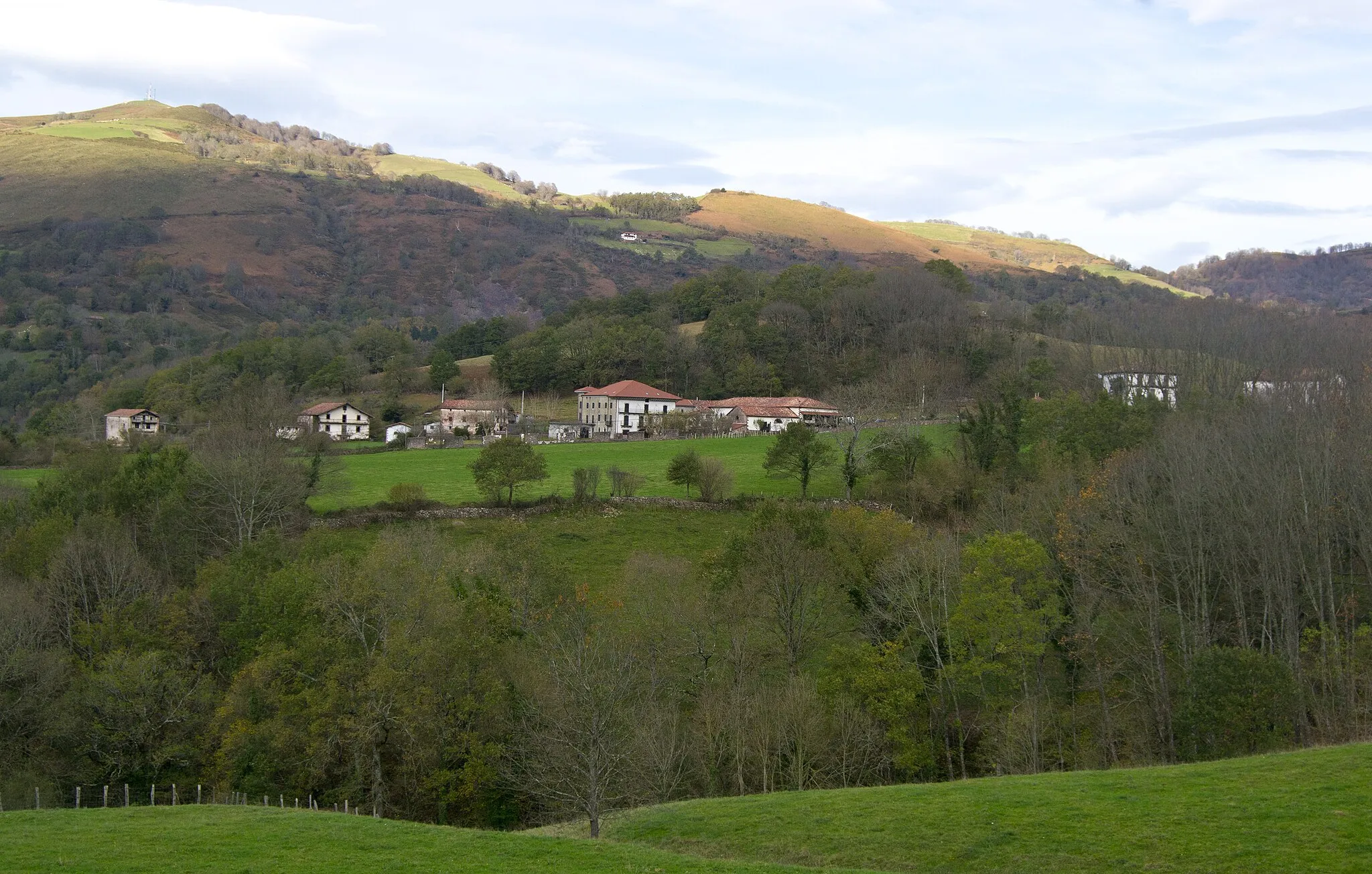 Photo showing: Iñarbil, Erratzu. Baztan, Nafarroa. Euskal Herria.
Iñarbil, Erratzu. Baztan, Navarre. Basque Country.