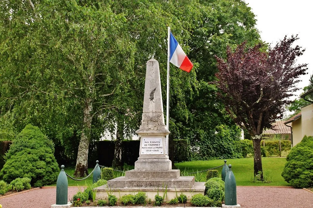 Photo showing: Monument-aux-Morts