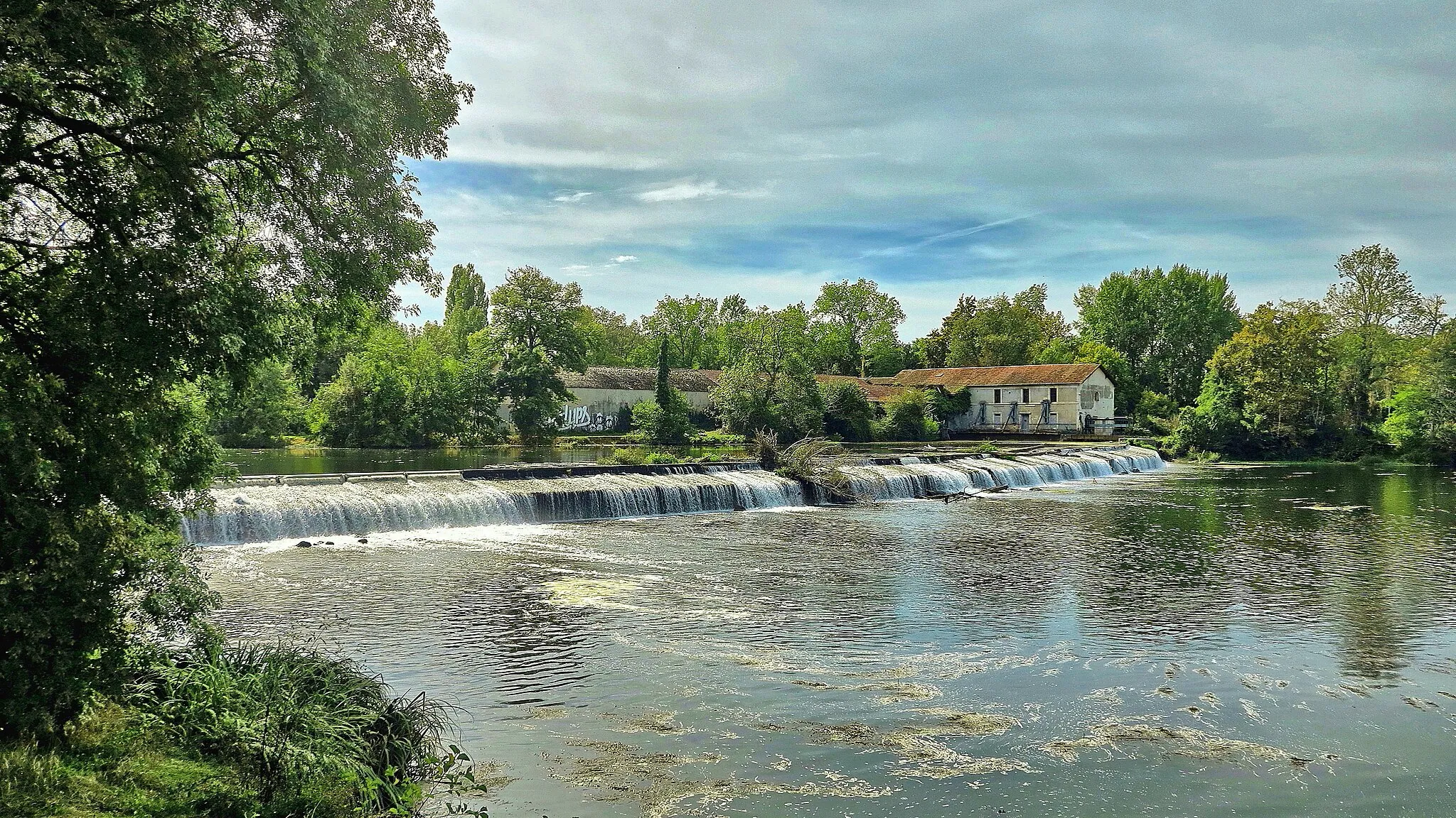 Photo showing: Le barrage du moulin des Moulineaux