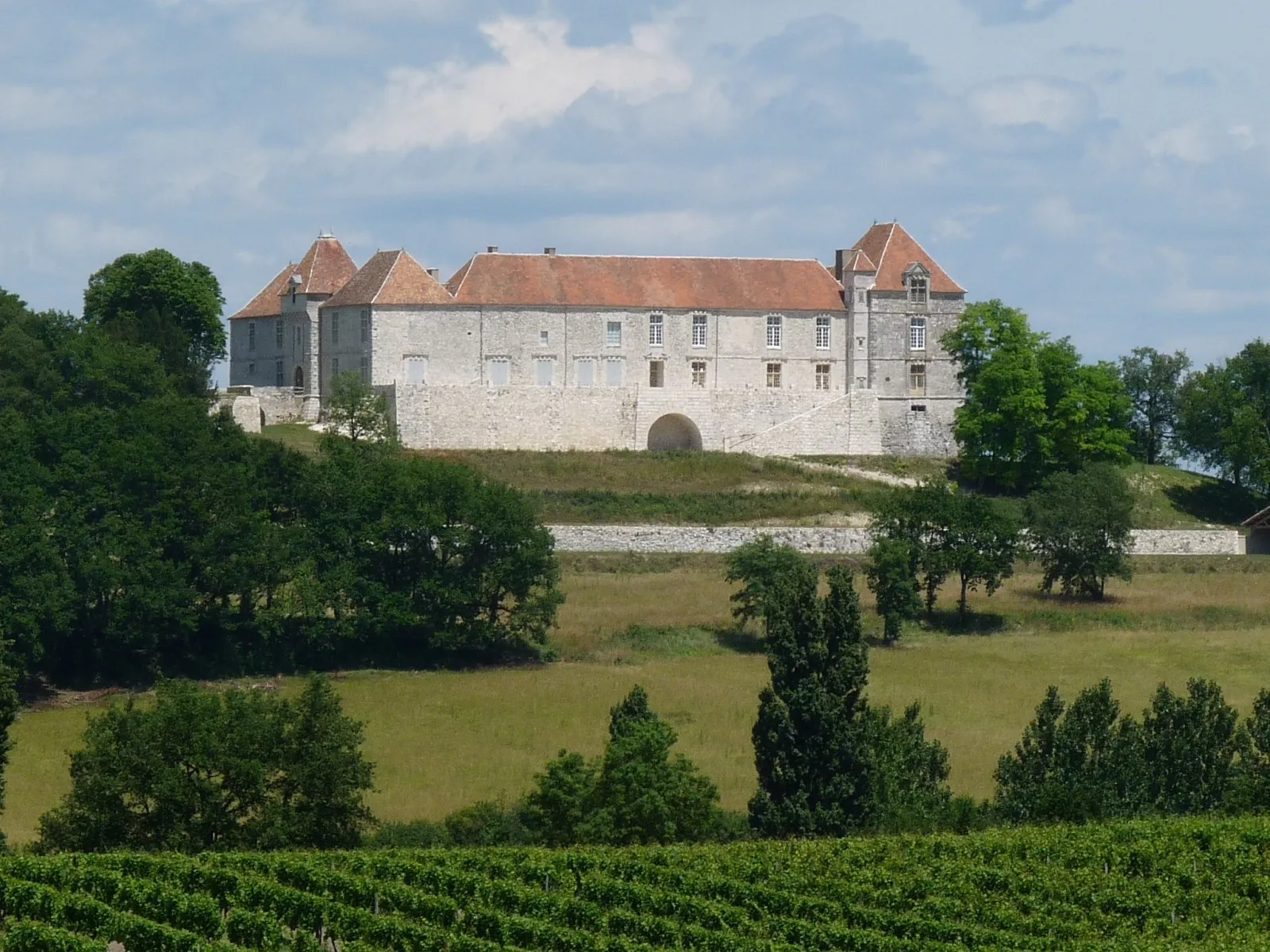 Photo showing: Château Théobon, Loubès-Bernac, Lot-et-Garonne, France
