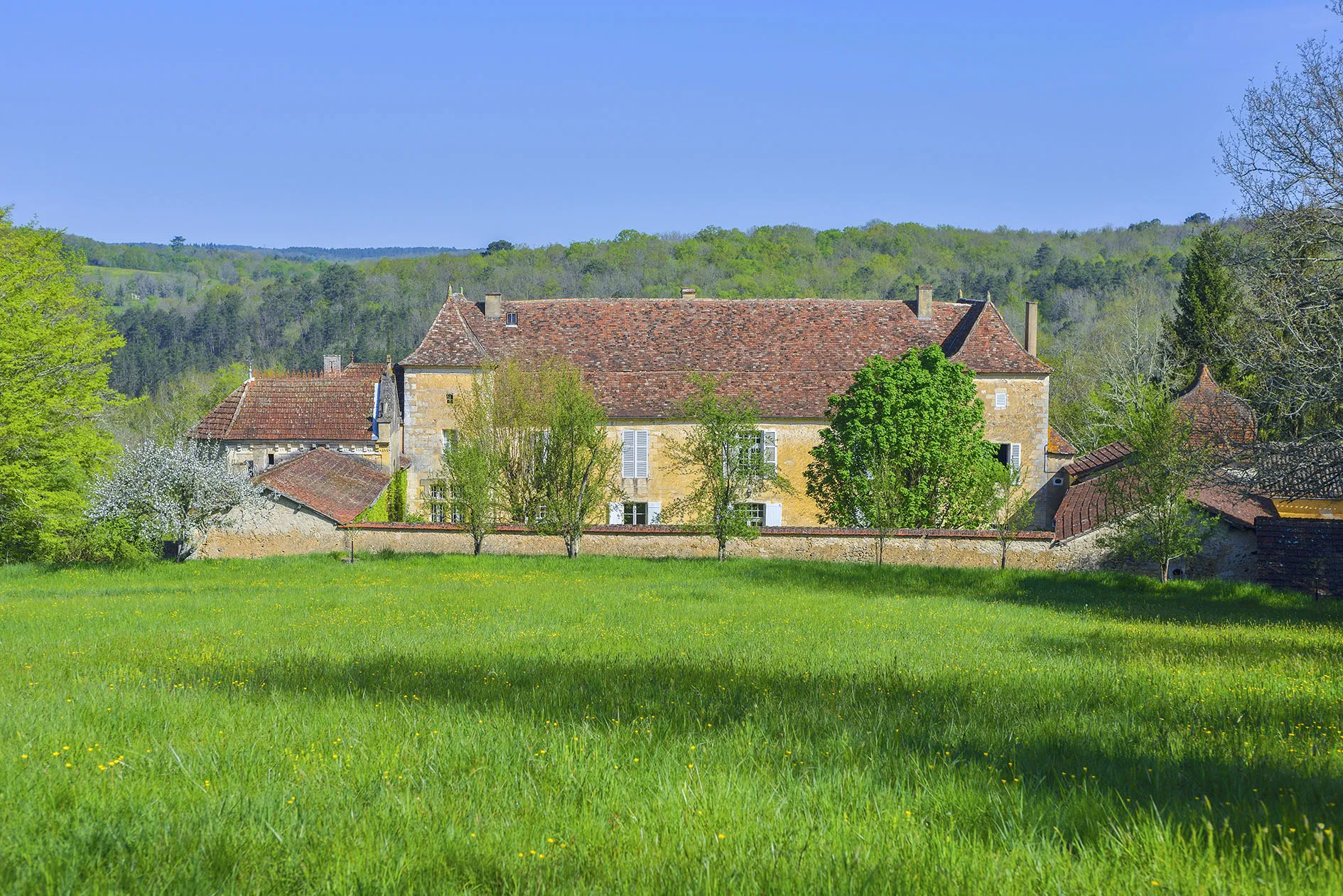 Photo showing: Le chateau de Grateloup en Bergeracois, vue d’ensemble S. au printemps, commune de Saint-Sauveur, Dordogne, France, Europe.
