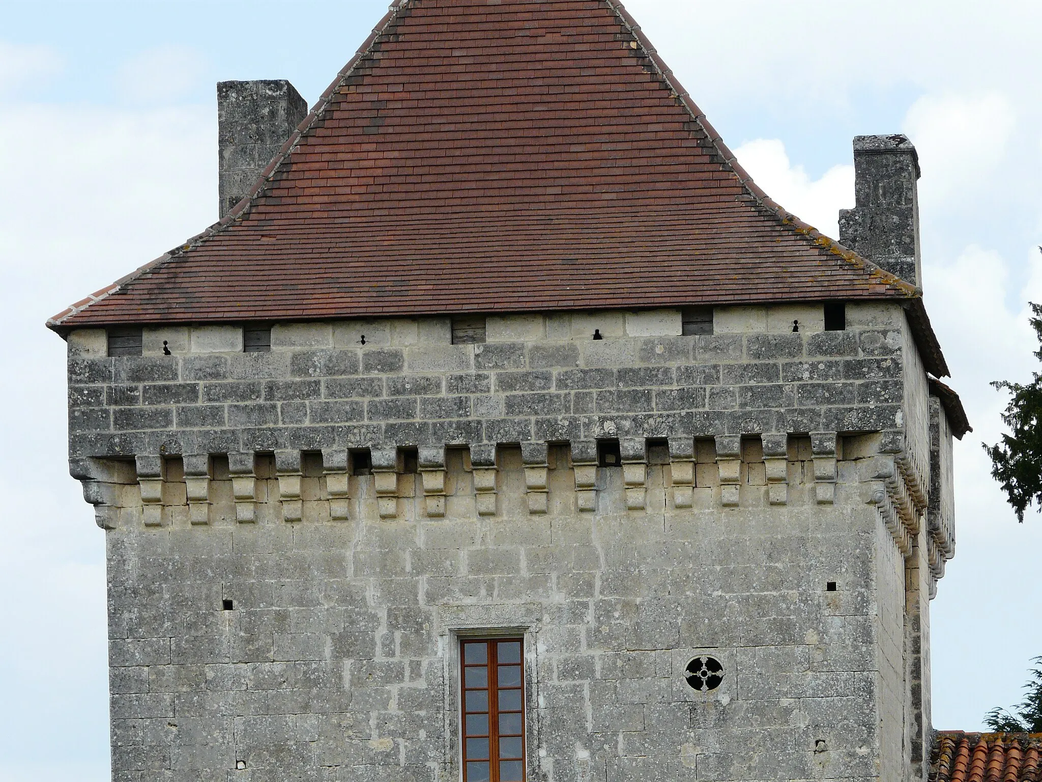 Photo showing: This building is inscrit au titre des monuments historiques de la France. It is indexed in the base Mérimée, a database of architectural heritage maintained by the French Ministry of Culture, under the reference PA00082851 .