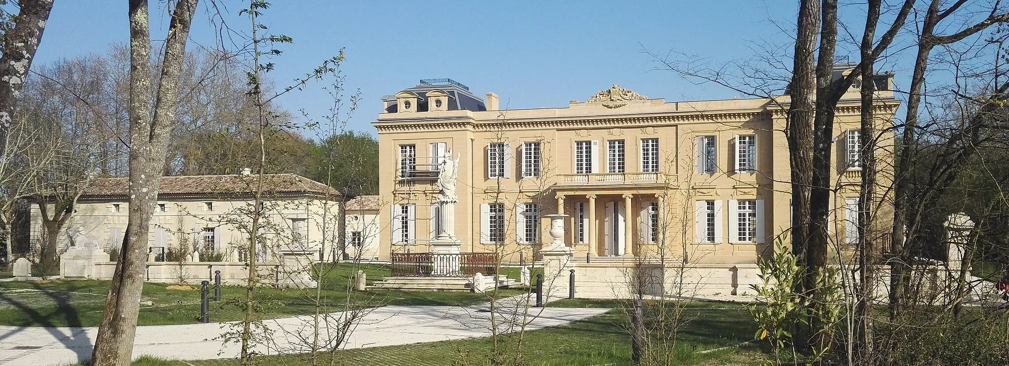 Photo showing: Château Raba, 2019