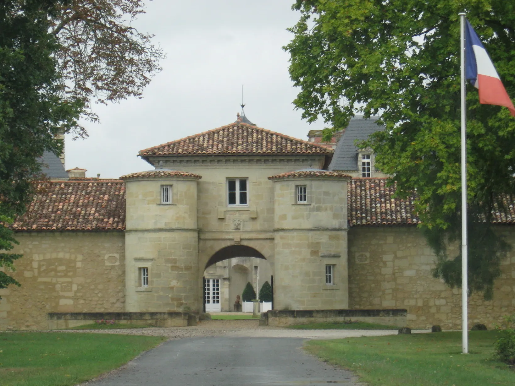 Photo showing: This building is inscrit au titre des monuments historiques de la France. It is indexed in the base Mérimée, a database of architectural heritage maintained by the French Ministry of Culture, under the reference PA00083506 .