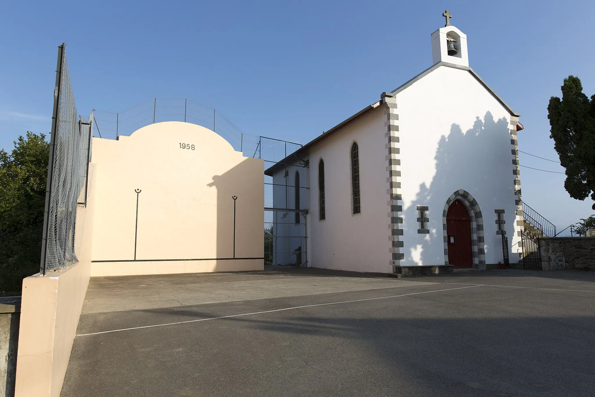 Photo showing: Amendeuix - Église