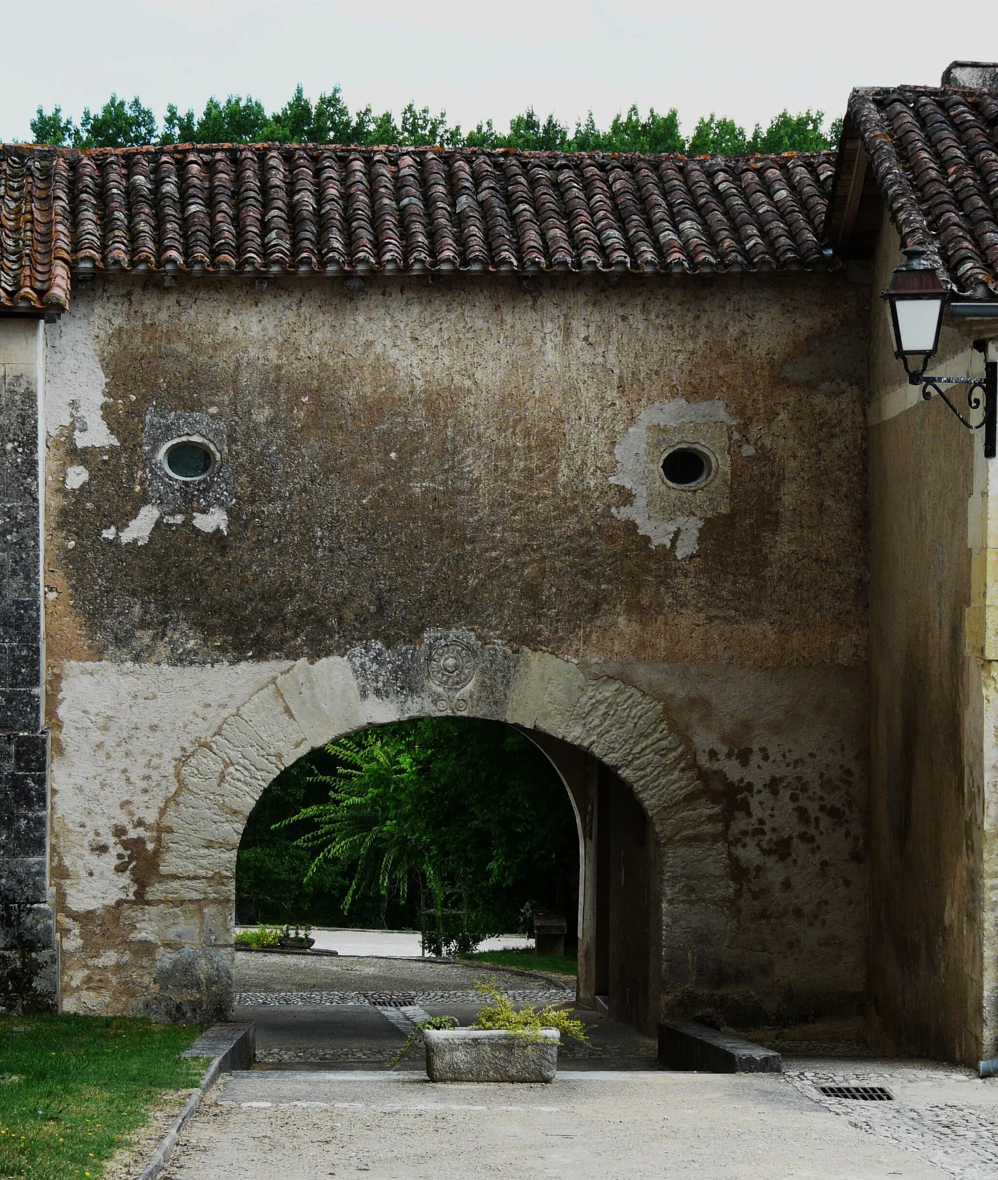 Photo showing: Porche attenant à l'église de Chantérac, Dordogne, France