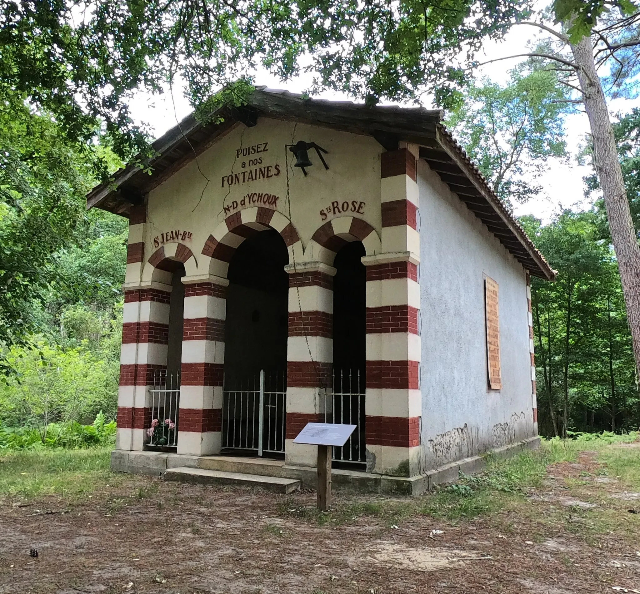 Photo showing: Chapelle des Trois Fontaines, aussi appelée Chapelles Notre-Dame d'Ychoux
Ychoux, Landes, France.