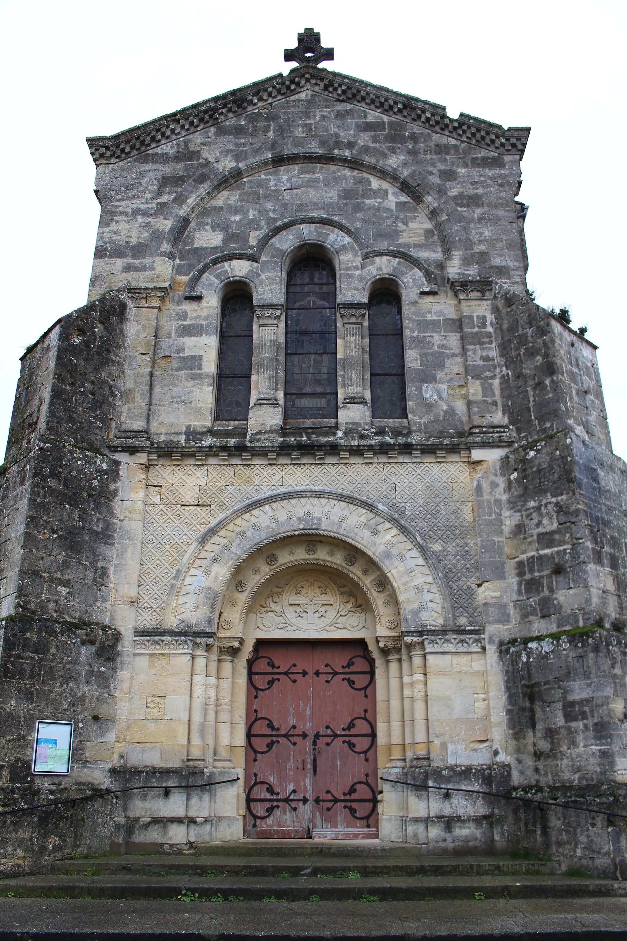 Photo showing: This building is indexed in the base Mérimée, a database of architectural heritage maintained by the French Ministry of Culture, under the reference PA00083750 .