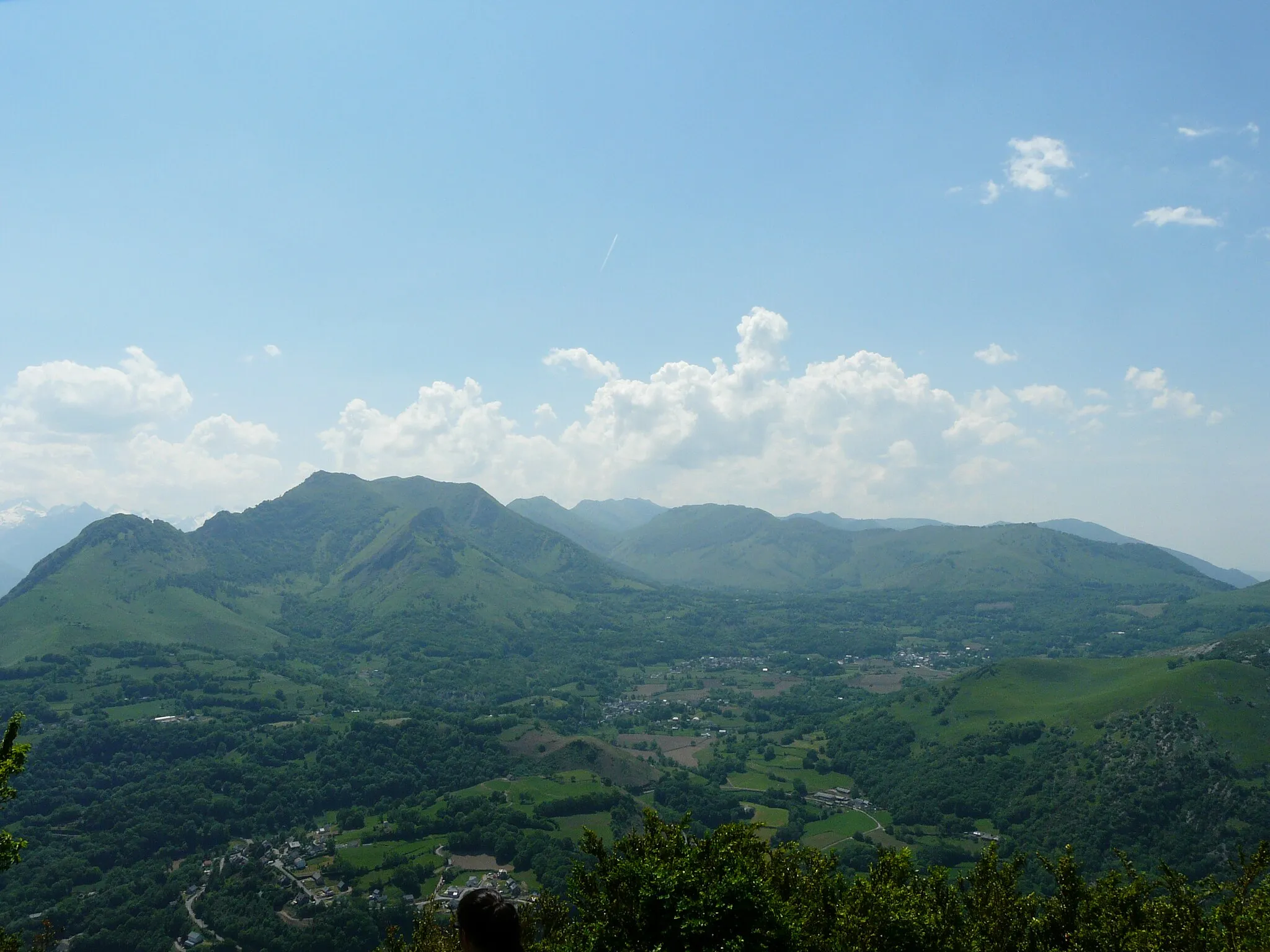 Photo showing: La vallée de Batsurguère et le pic du Pibeste vus depuis le pic du Jer, Hautes-Pyrénées, France.