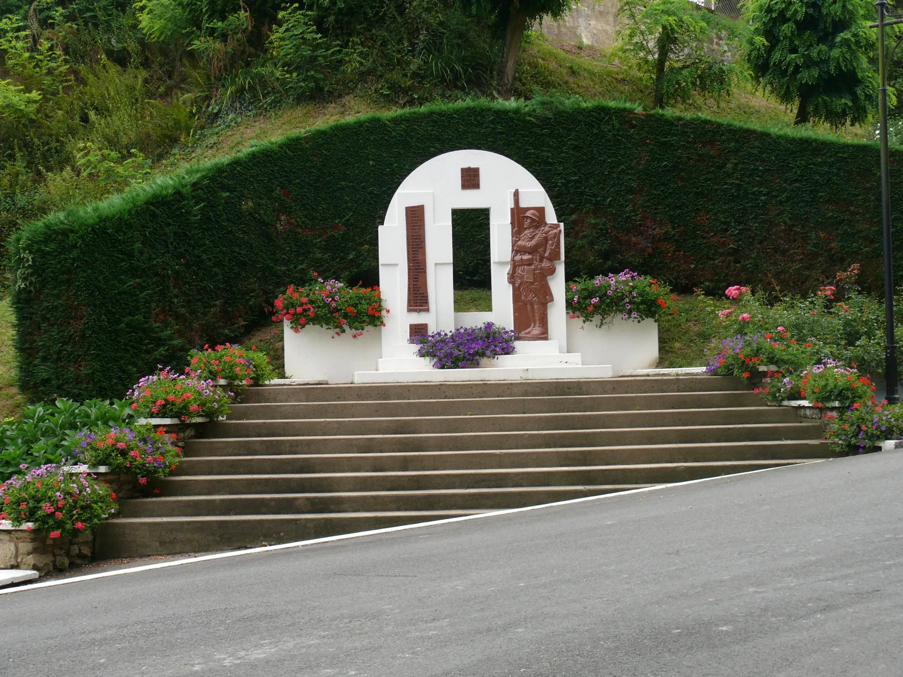 Photo showing: The memorial of Estibeaux (Landes, Aquitaine, France).