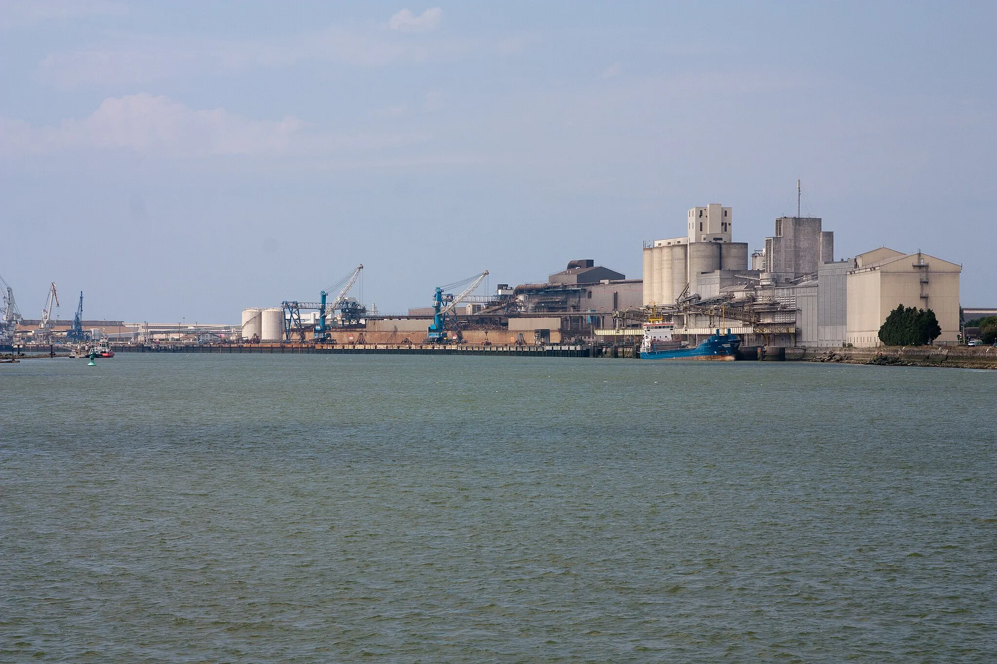 Photo showing: Corn silos and foundries Basco-Viscaïnas of Boucau.