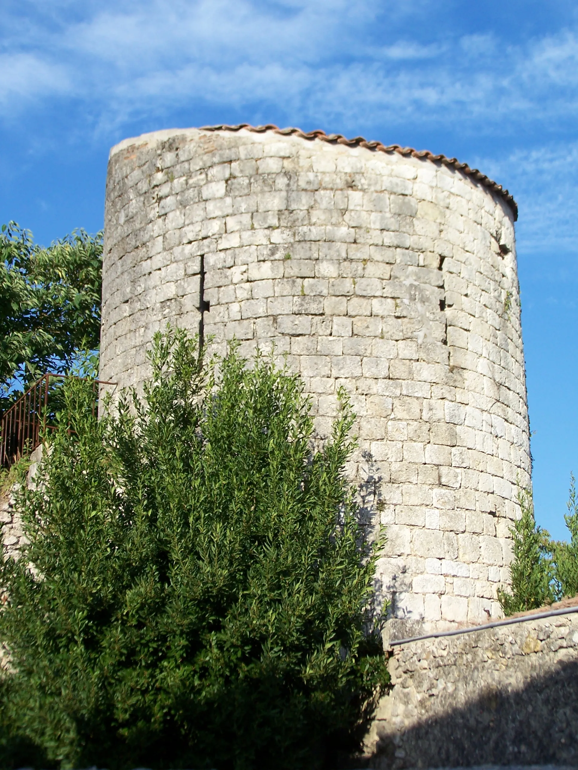 Photo showing: This building is inscrit au titre des monuments historiques de la France. It is indexed in the base Mérimée, a database of architectural heritage maintained by the French Ministry of Culture, under the reference PA00083666 .