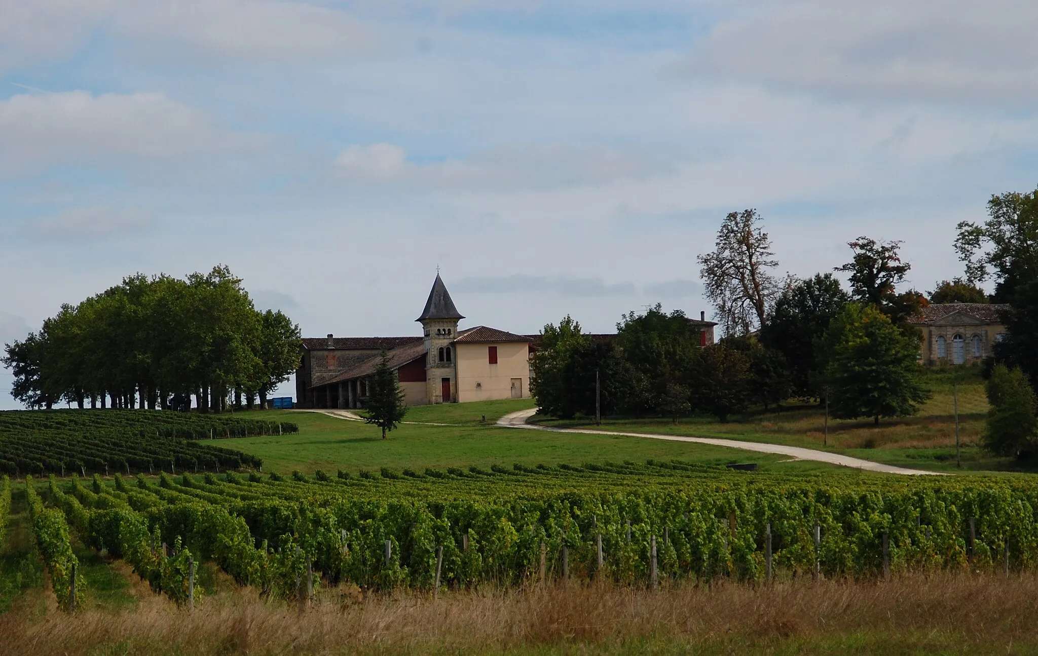 Photo showing: This building is indexed in the base Mérimée, a database of architectural heritage maintained by the French Ministry of Culture, under the reference PA00083791 .