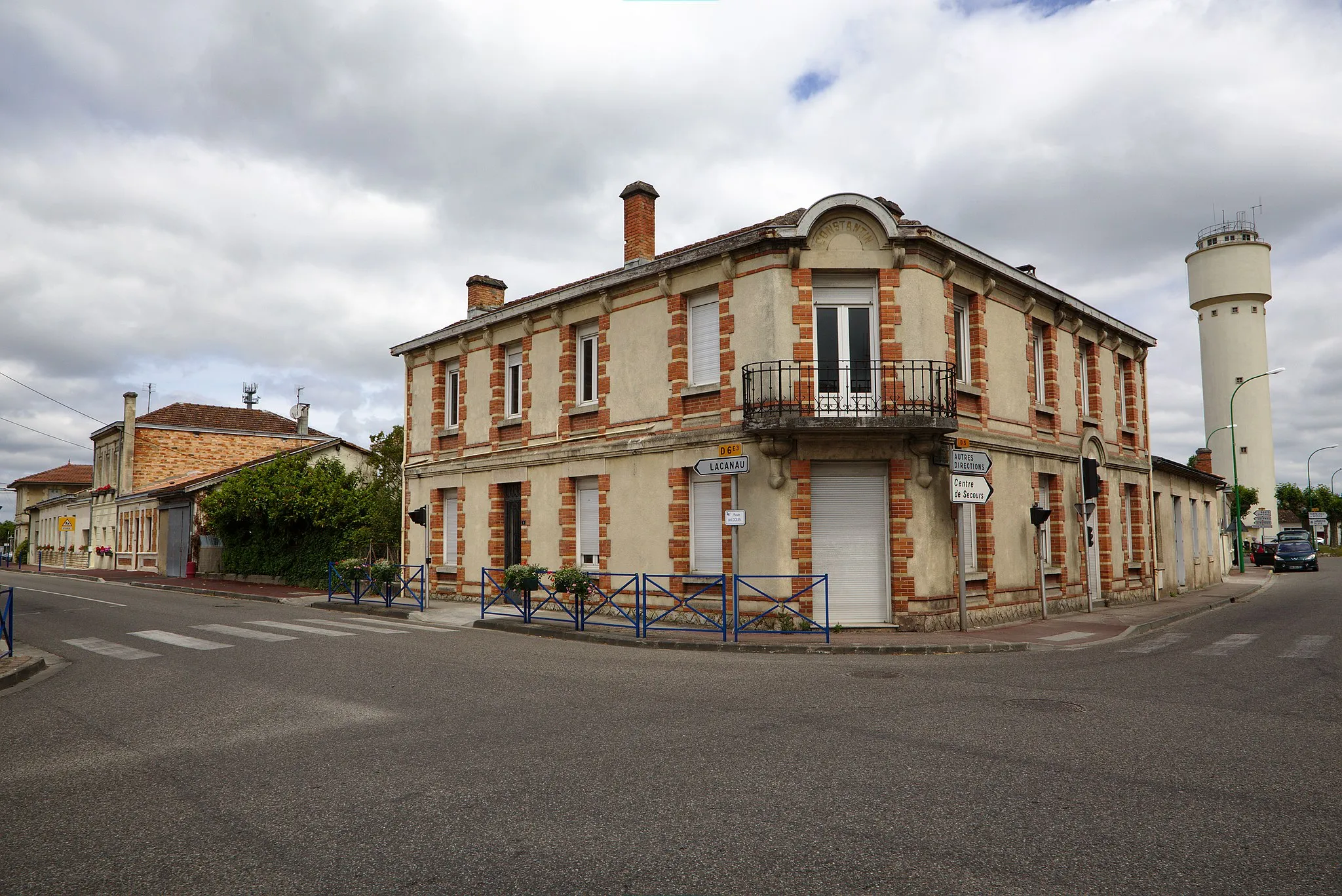 Photo showing: Former Hôtel Constantin