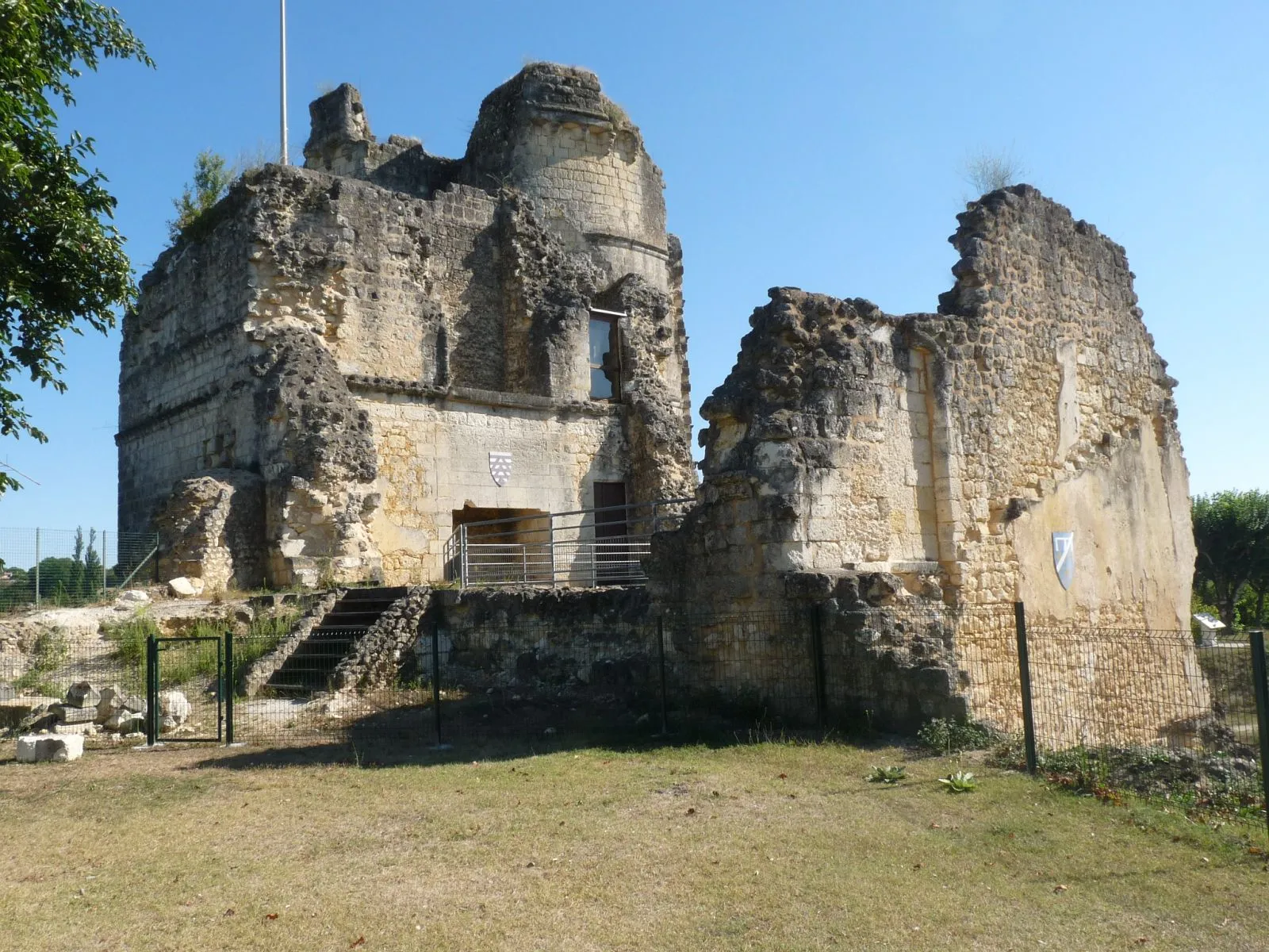 Photo showing: castle of Montguyon, Charente-Maritime, SW France