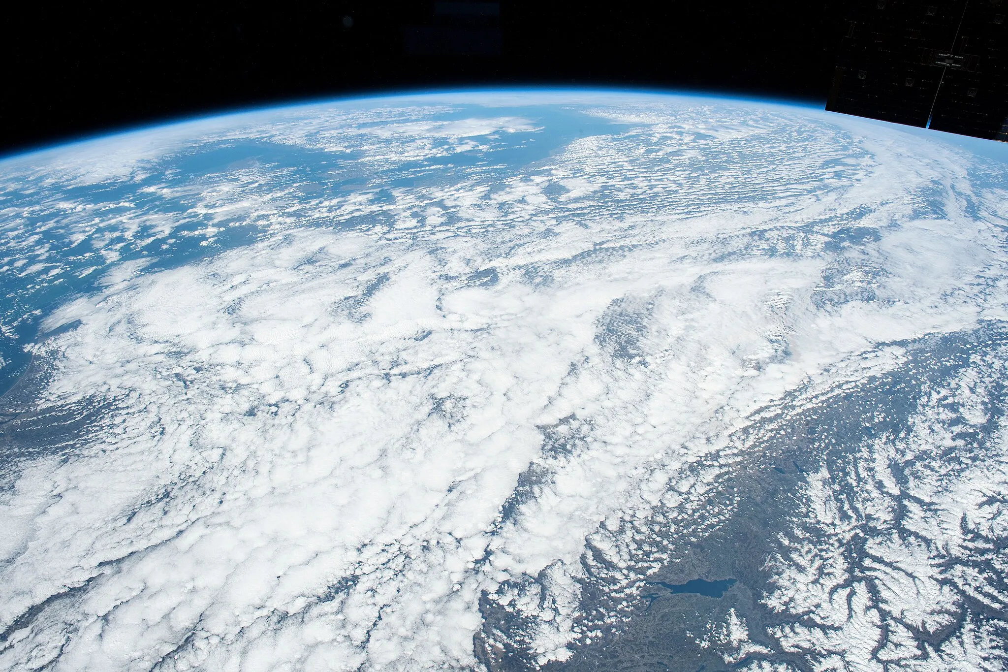 Photo showing: View of Earth taken during ISS Expedition 62.