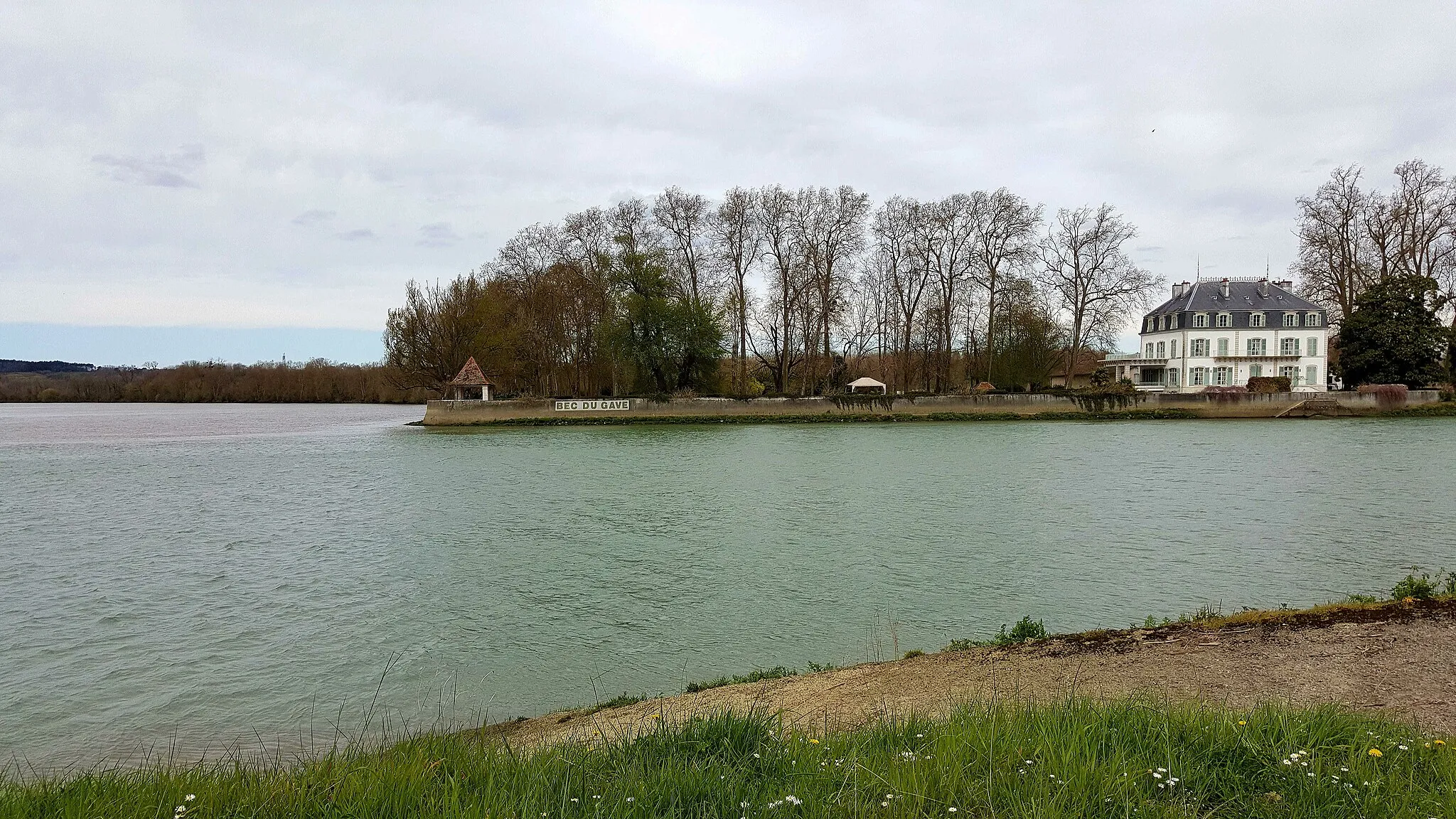 Photo showing: Le bec du Gave: là où les Gaves (à droite) béarnais rejoignent l'Adour