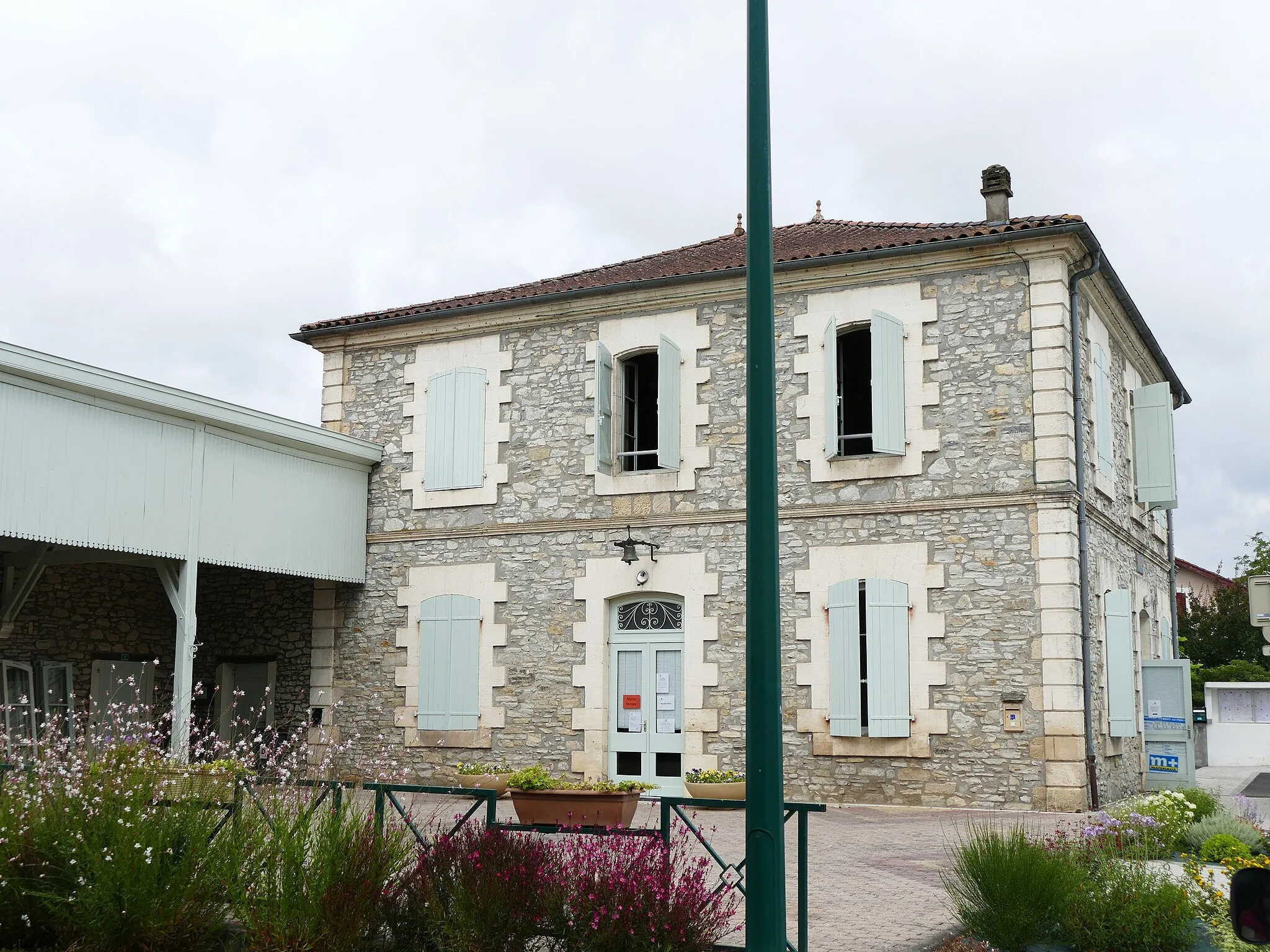 Photo showing: The city hall in Téthieu (Landes, Aquitaine, France).