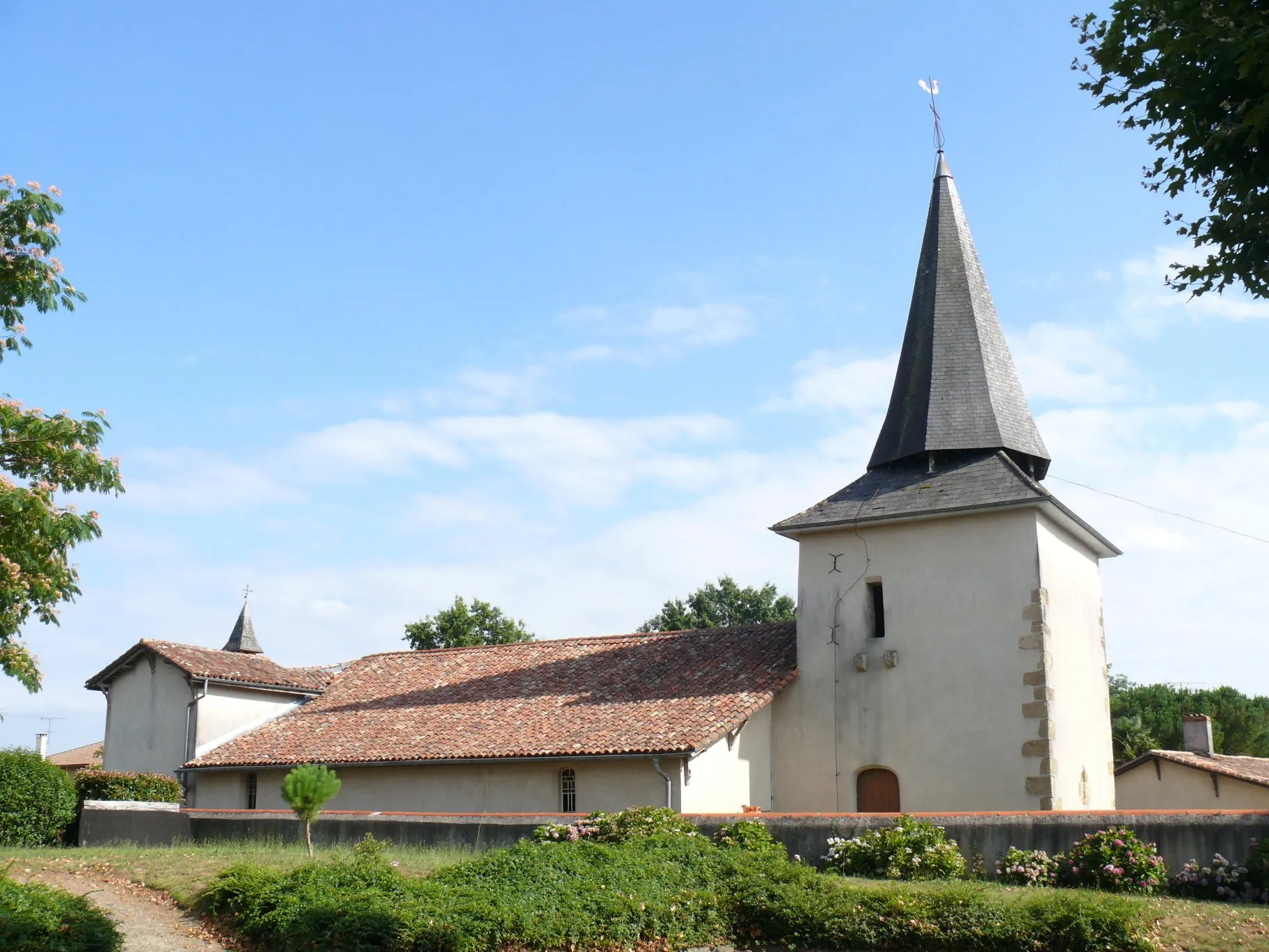 Photo showing: Saint-Laurent's church of Louer (Landes, Aquitaine, France).