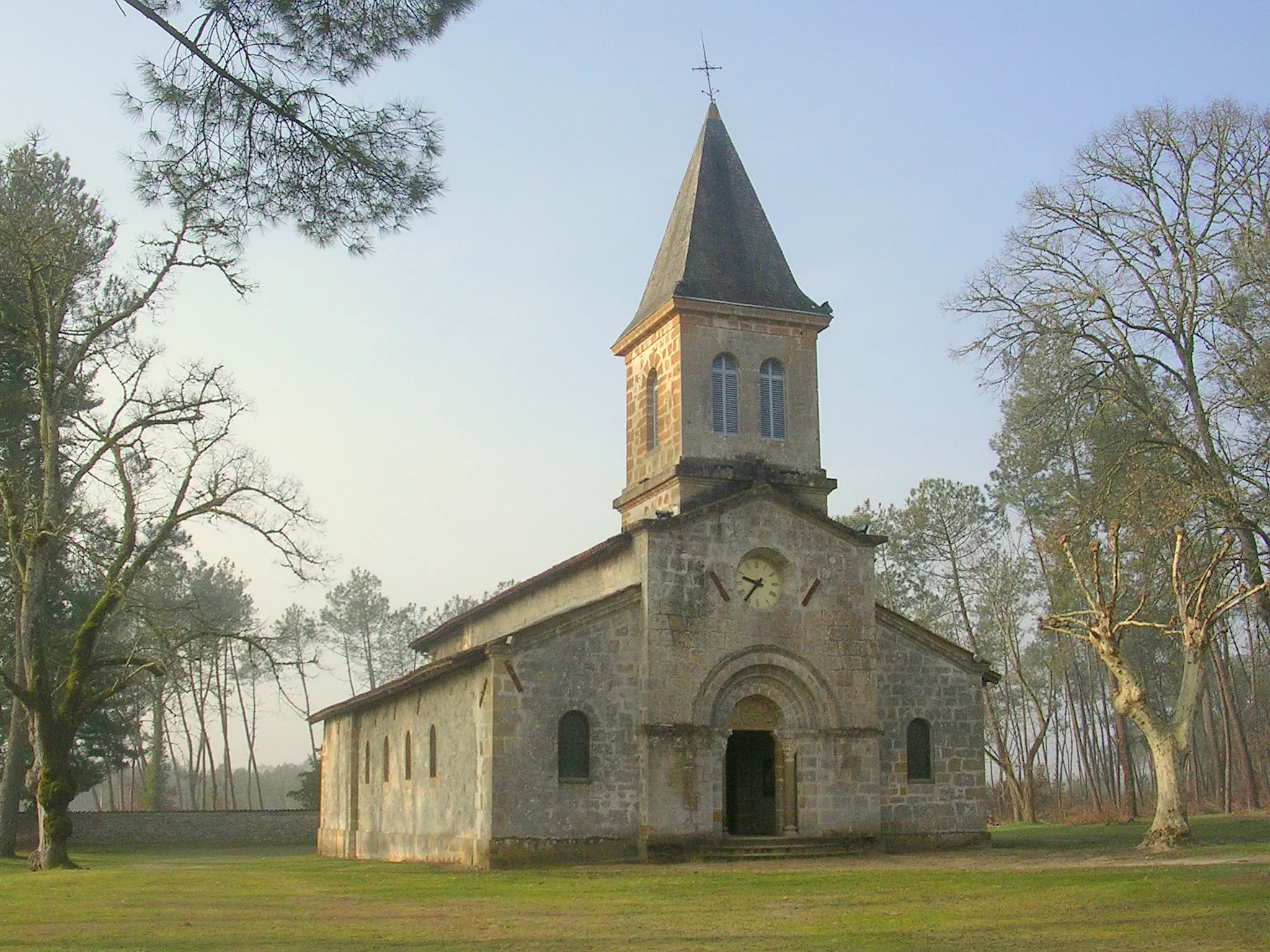 Photo showing: Église Saint-Étienne d'Uchacq