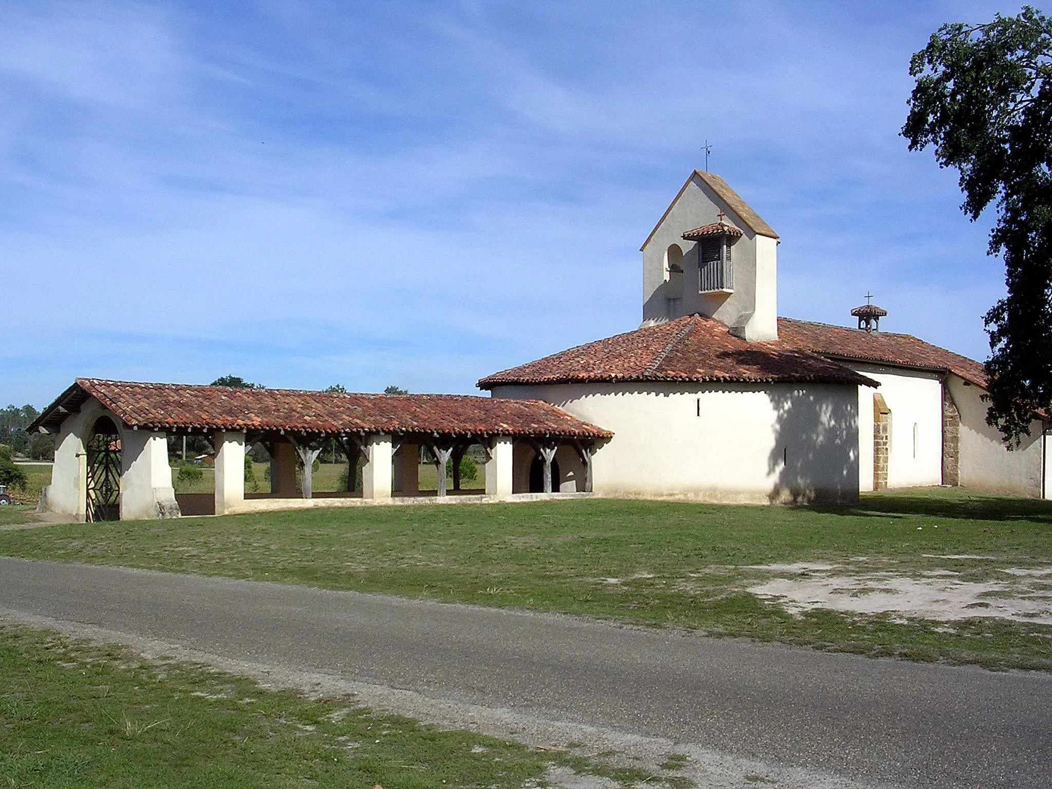 Photo showing: Église Saint-Jean-Baptiste de Suzan, à Ousse-Suzan, dans le département français des Landes