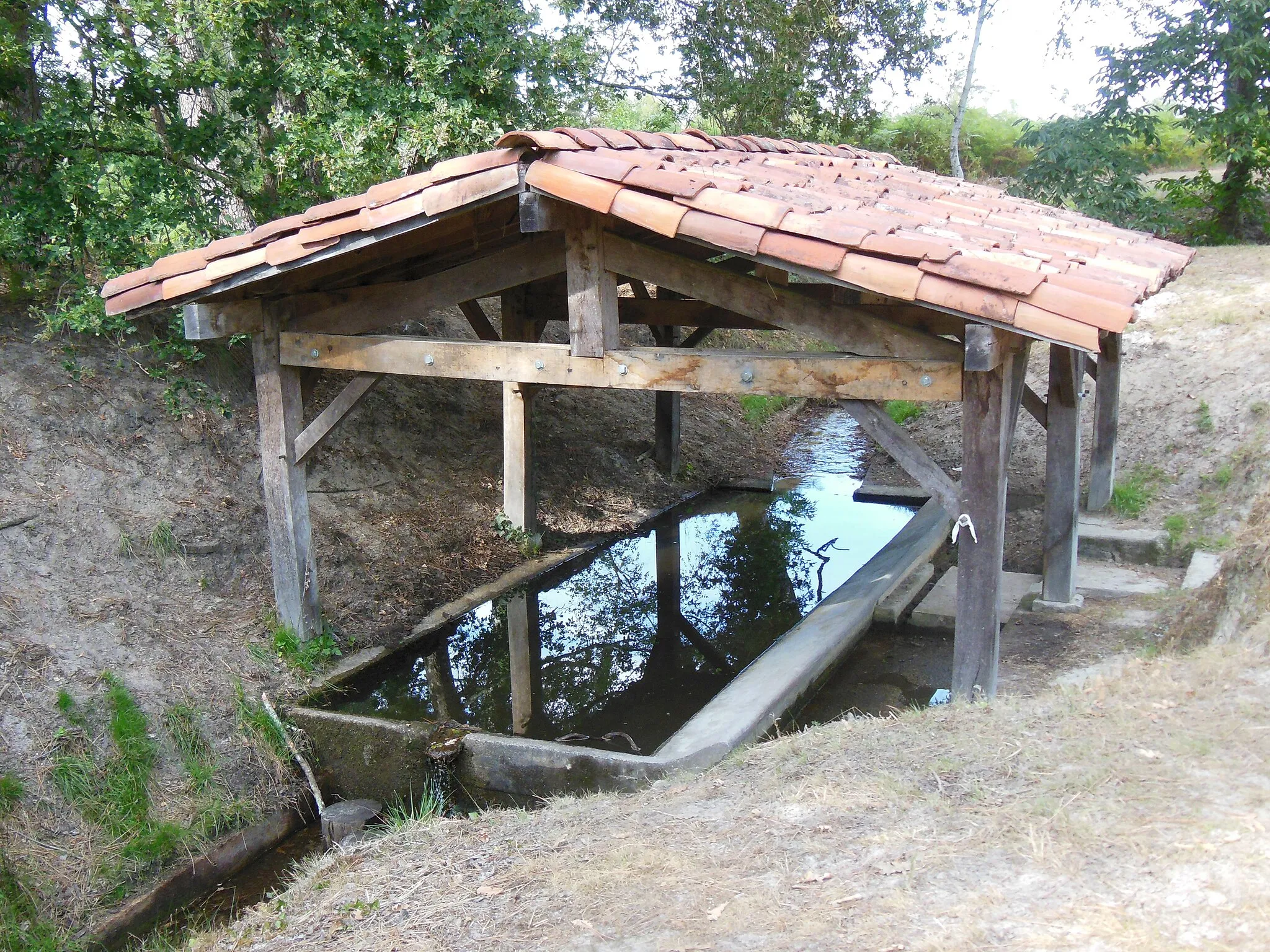 Photo showing: Fontaine Saint-Clair à Ygos-Saint-Saturnin, dans le département français des Landes