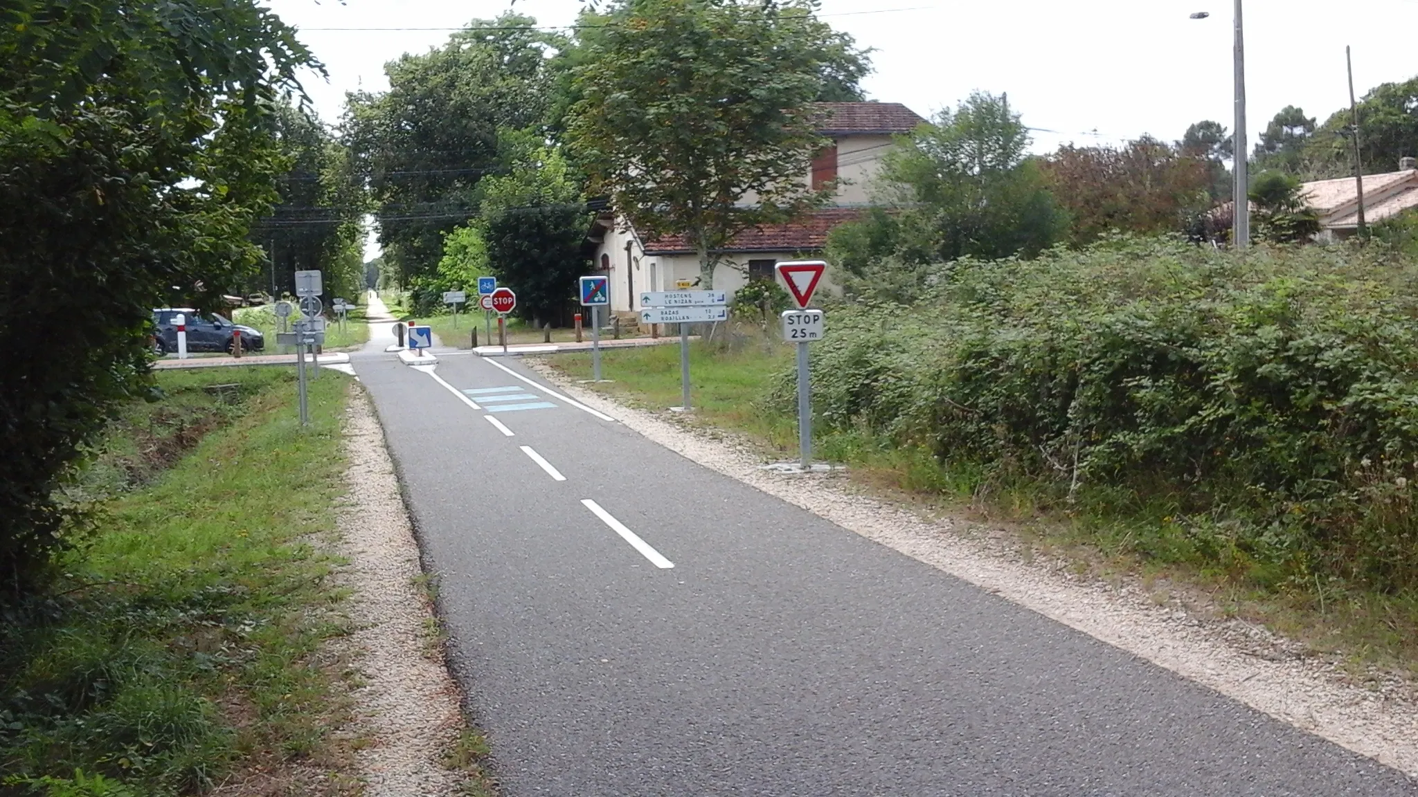 Photo showing: Riding along the cycle track from Langon (La Gourmette) to Roaillan.