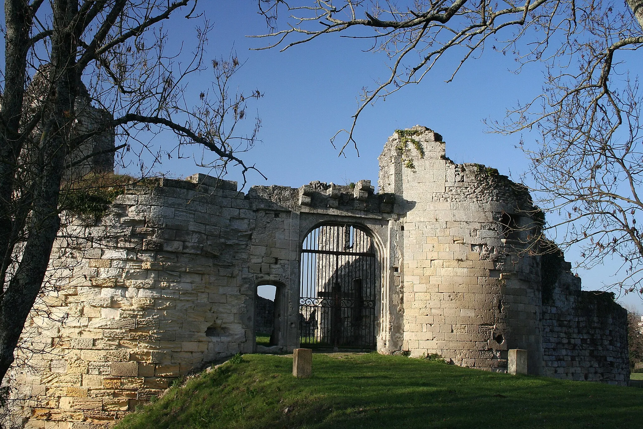 Photo showing: Château de Blanquefort ou Château du Prince noir - Entrée