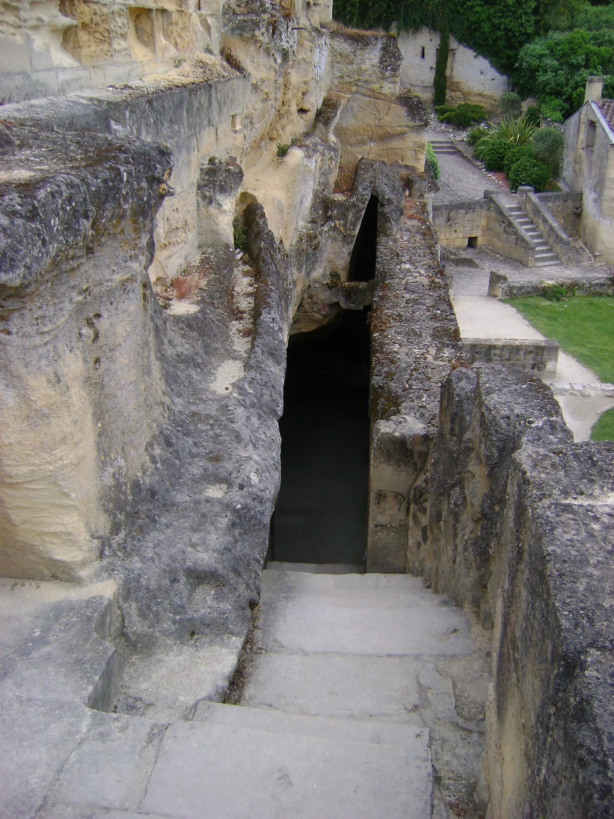 Photo showing: This building is indexed in the base Mérimée, a database of architectural heritage maintained by the French Ministry of Culture, under the reference PA00083726 .