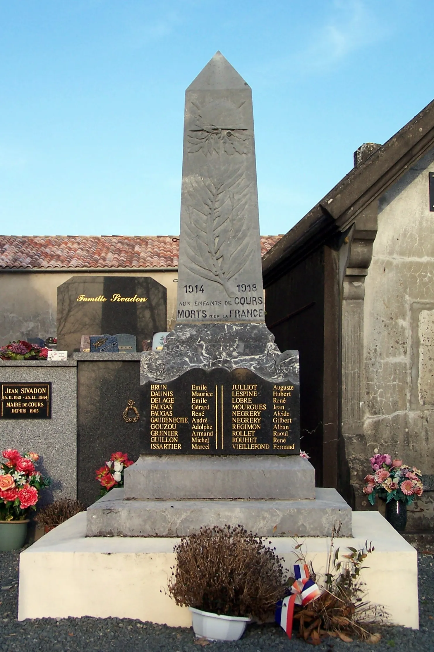 Photo showing: War memorial of Cours-de-Monségur (Gironde, France)
