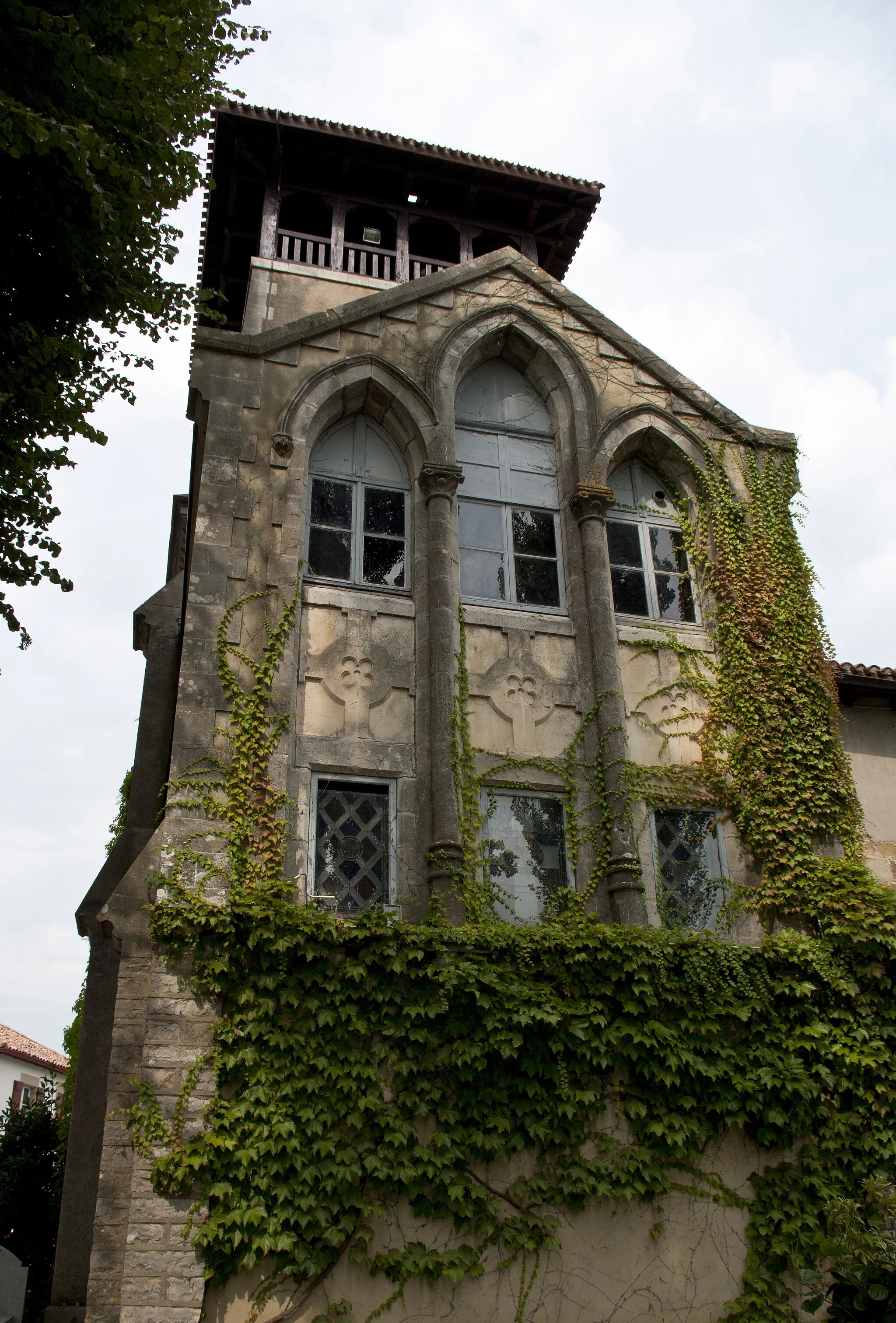 Photo showing: This building is inscrit au titre des monuments historiques de la France. It is indexed in the base Mérimée, a database of architectural heritage maintained by the French Ministry of Culture, under the reference PA00084313 .