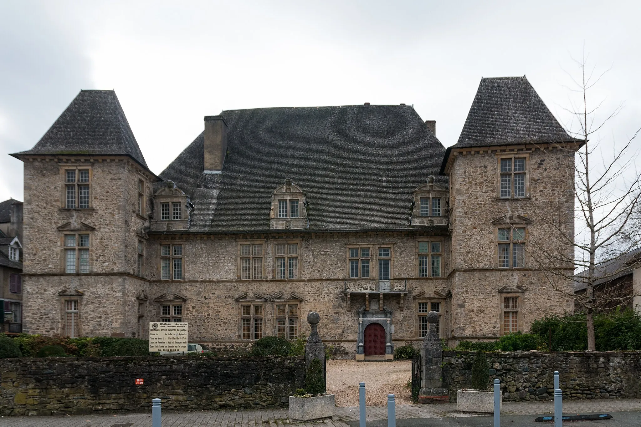 Photo showing: Castle de Maytie said of Andurain.