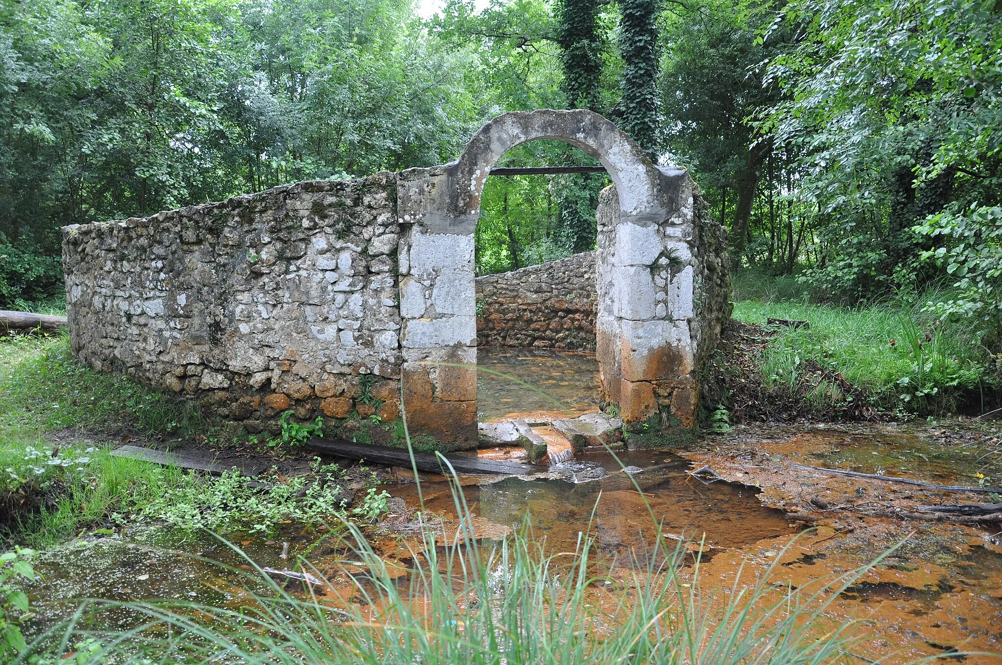 Photo showing: Bernos Fountain in Saint-Laurent-Médoc France