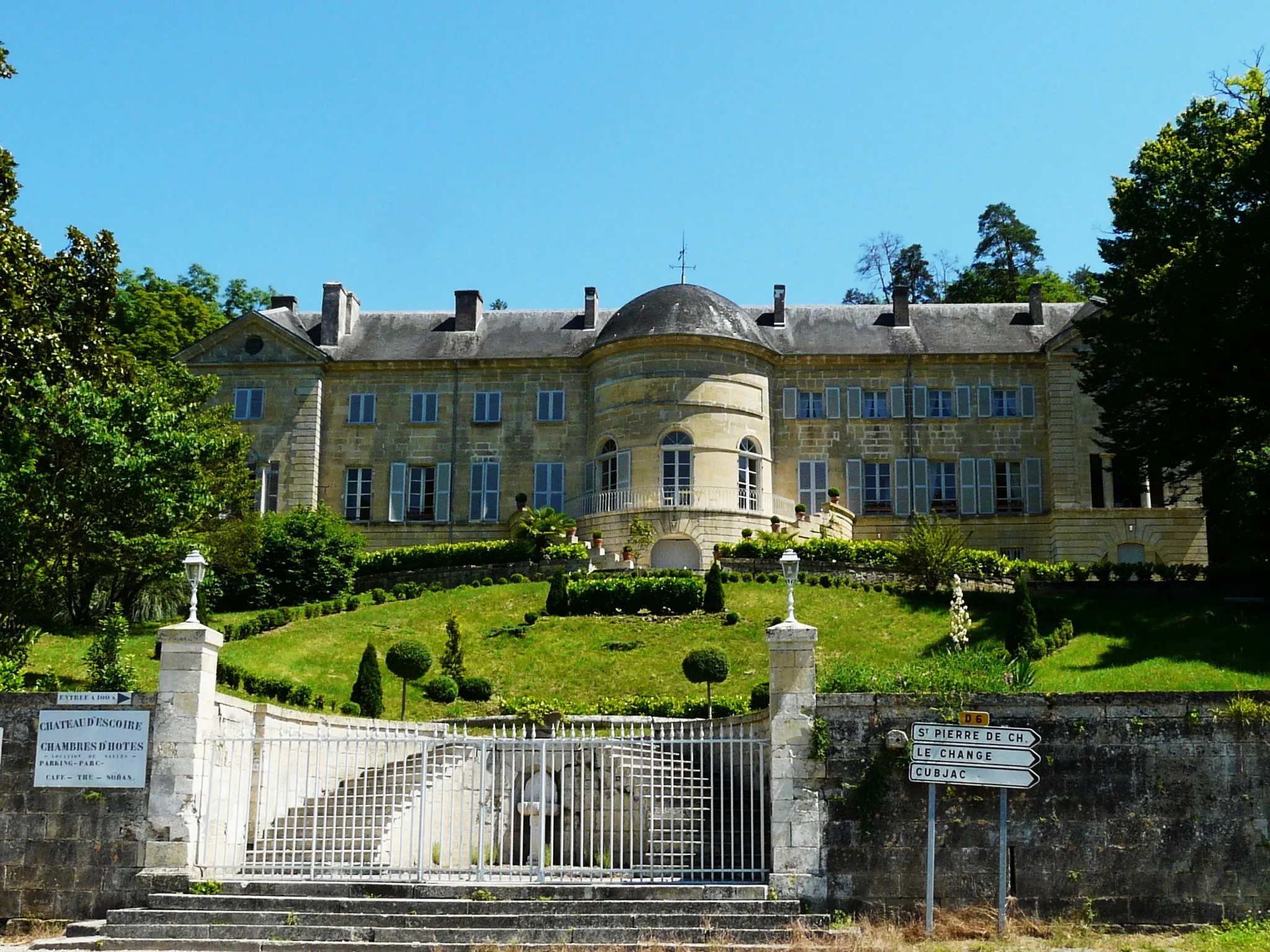 Photo showing: This building is inscrit au titre des monuments historiques de la France. It is indexed in the base Mérimée, a database of architectural heritage maintained by the French Ministry of Culture, under the reference PA00082525 .