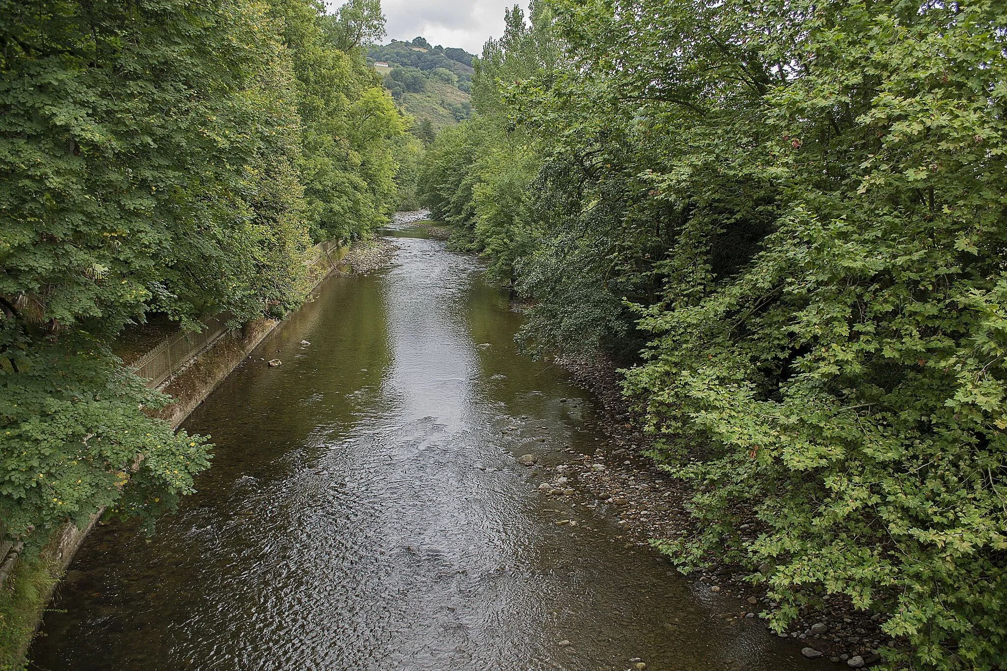 Photo showing: Río Bidasoa a su paso por Oronoz-Mugaire.