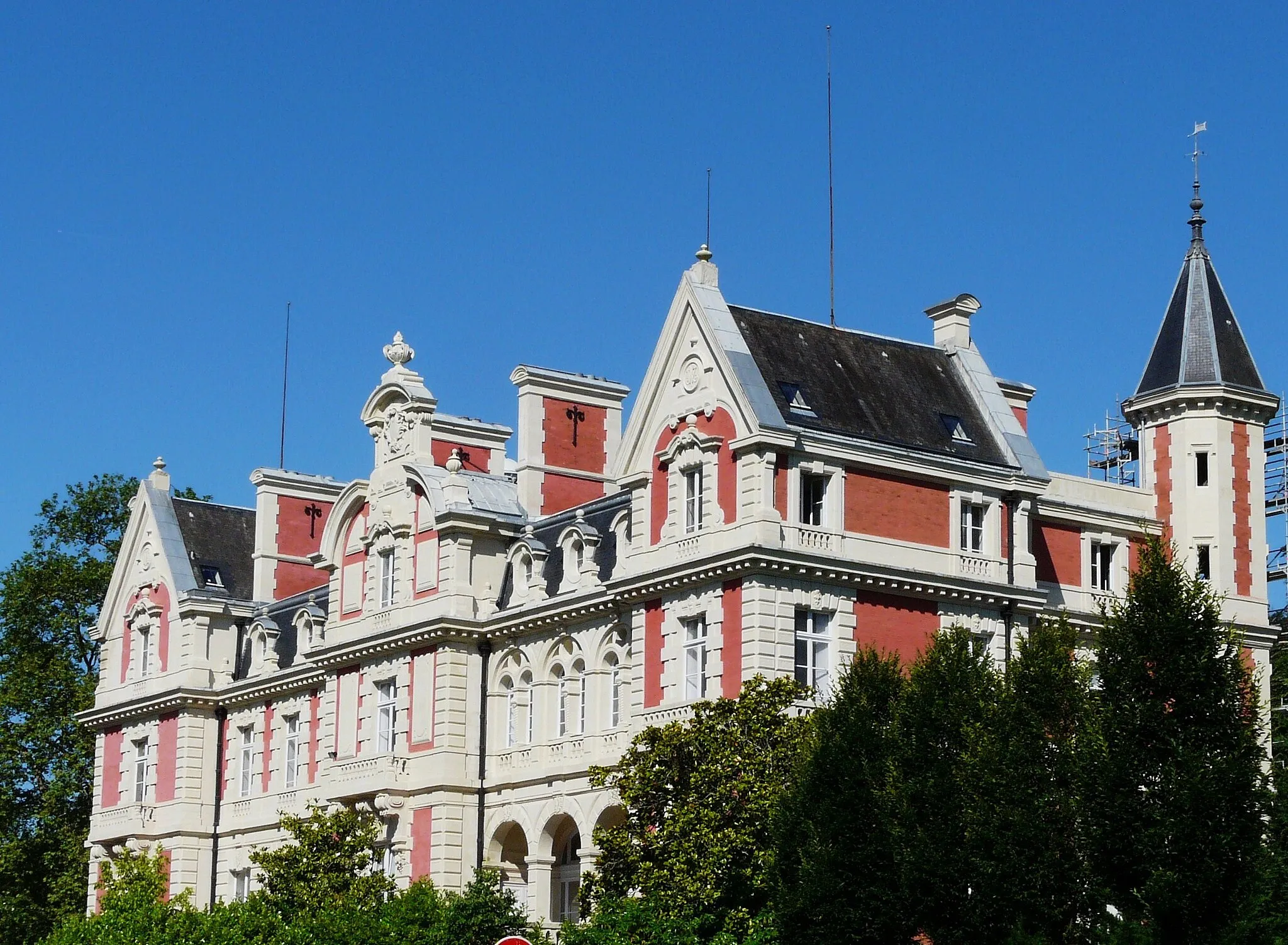 Photo showing: This building is inscrit au titre des monuments historiques de la France. It is indexed in the base Mérimée, a database of architectural heritage maintained by the French Ministry of Culture, under the reference PA24000044 .