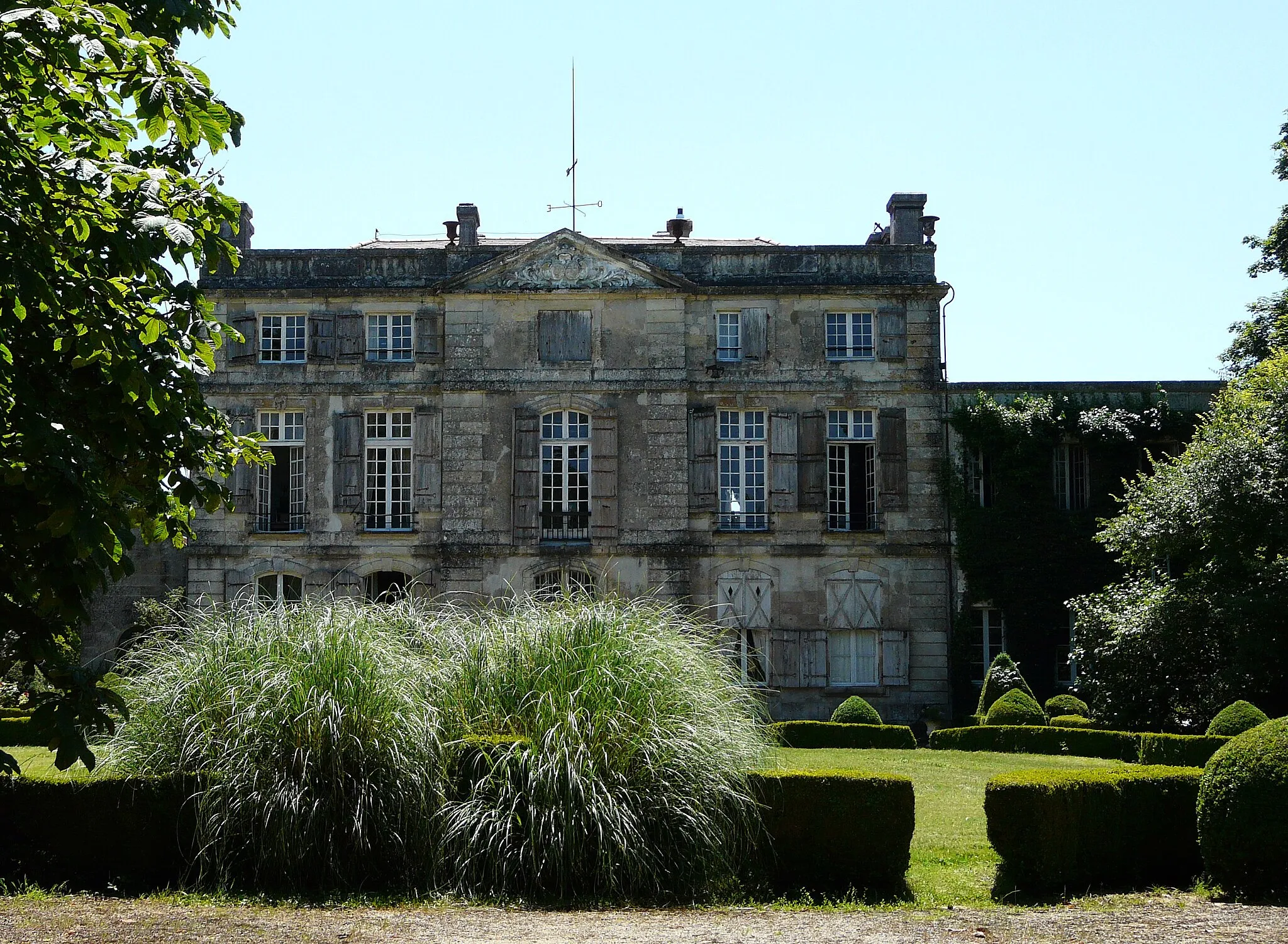 Photo showing: This building is inscrit au titre des monuments historiques de la France. It is indexed in the base Mérimée, a database of architectural heritage maintained by the French Ministry of Culture, under the reference PA00083028 .