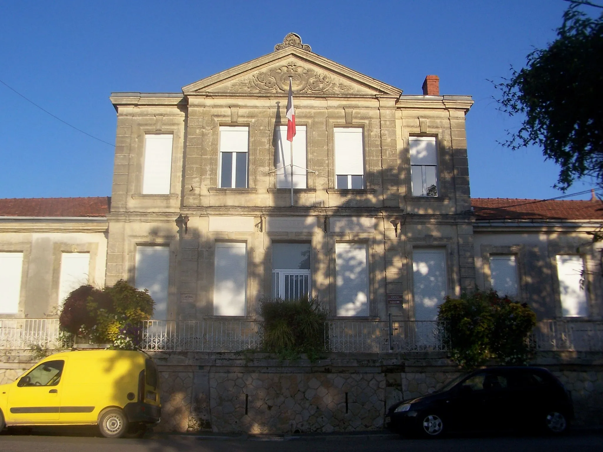 Photo showing: Town hall of Martillac (Gironde, France)