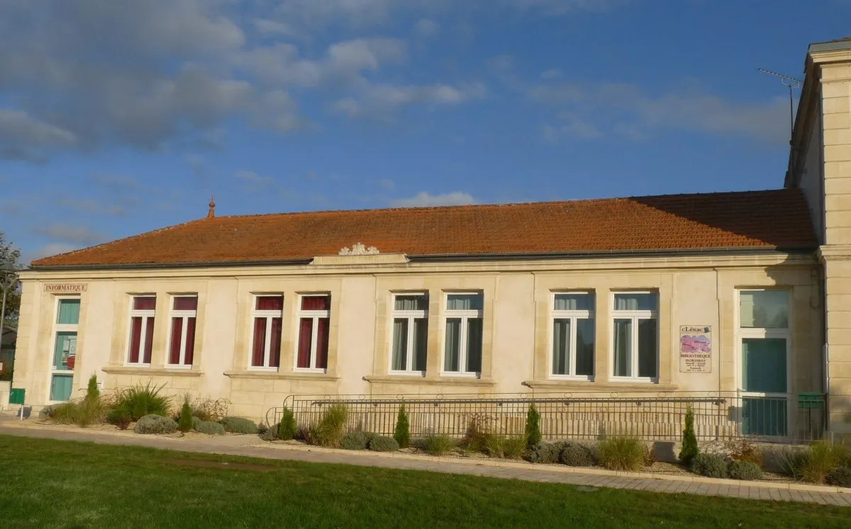 Photo showing: Bibliothèque et salle des associations, Clérac, Charente-Maritime, France