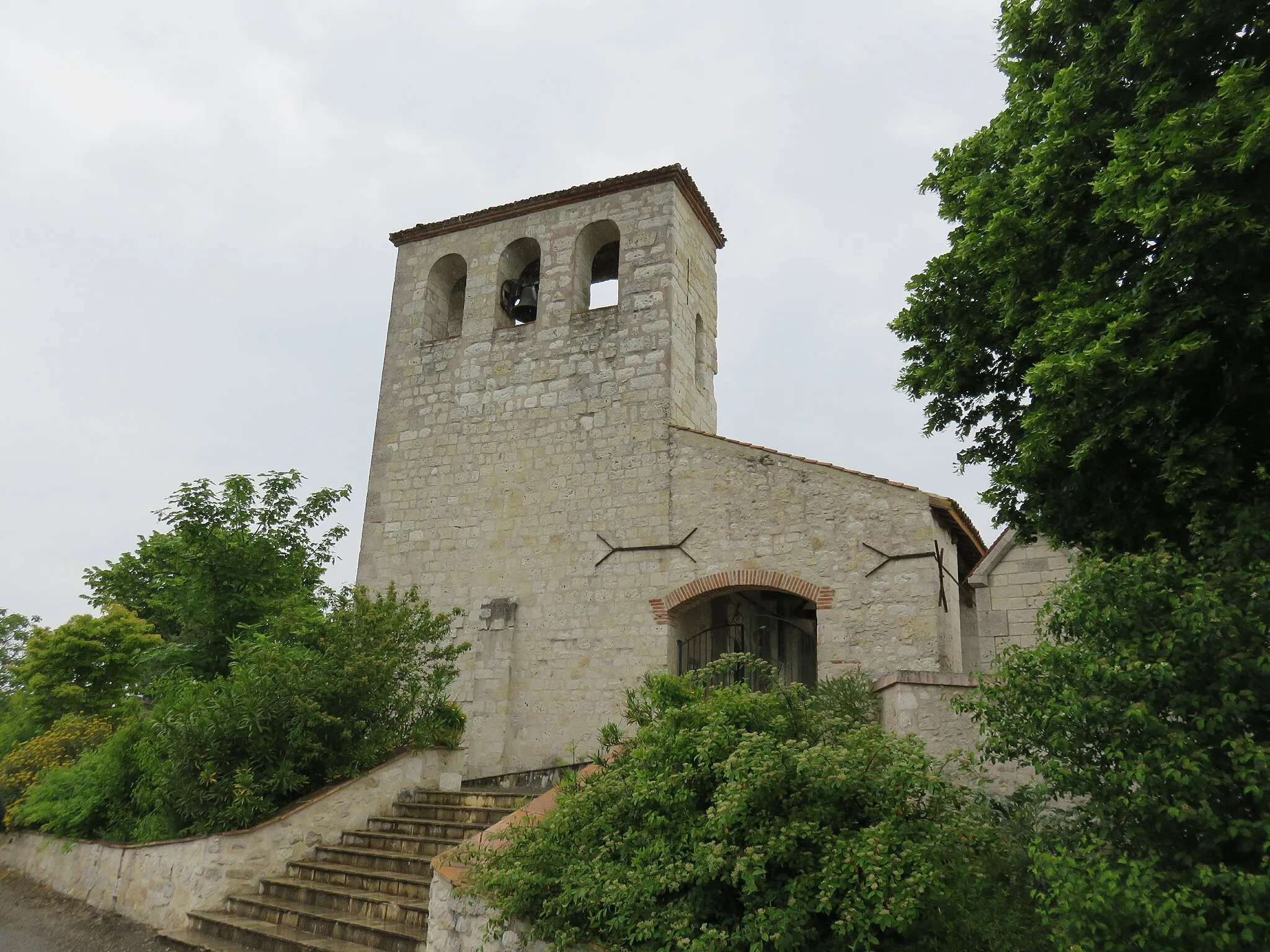 Photo showing: Clocher de l'église Saint-Romain de Saint-Romain-le-Noble (Lot-et-Garonne, France).