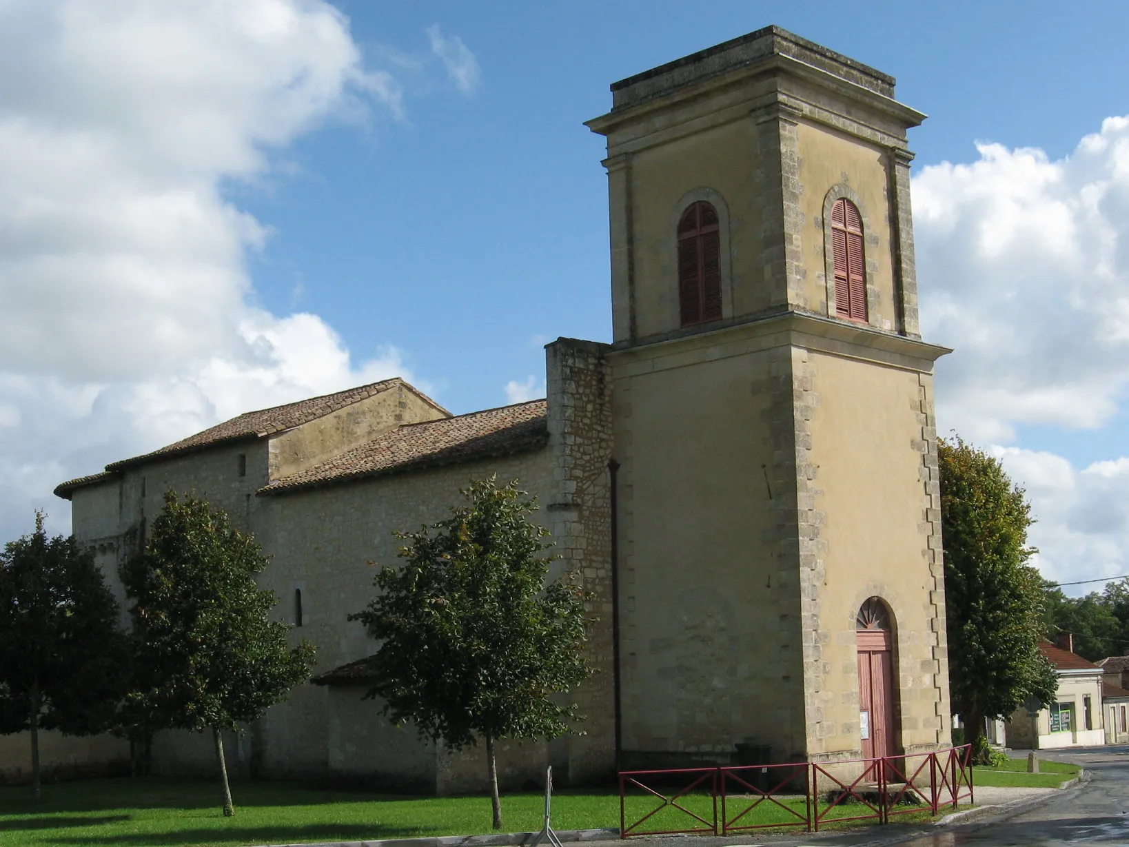 Photo showing: This building is inscrit au titre des monuments historiques de la France. It is indexed in the base Mérimée, a database of architectural heritage maintained by the French Ministry of Culture, under the reference PA00083802 .