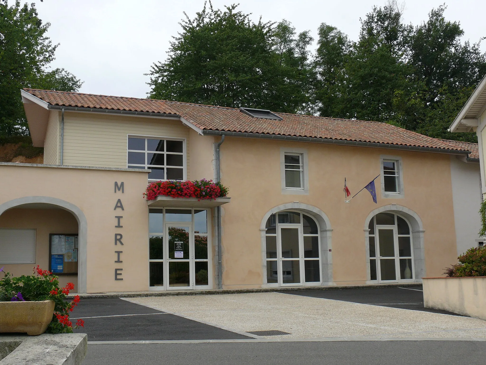 Photo showing: The town hall of Estibeaux (Landes, Aquitaine, France).