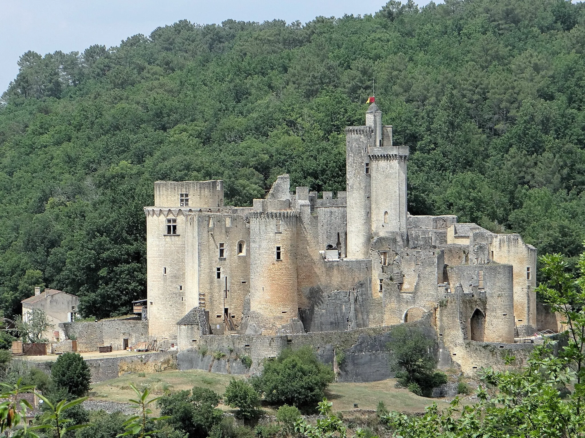 Photo showing: This building is indexed in the base Mérimée, a database of architectural heritage maintained by the French Ministry of Culture, under the reference PA00084226 .