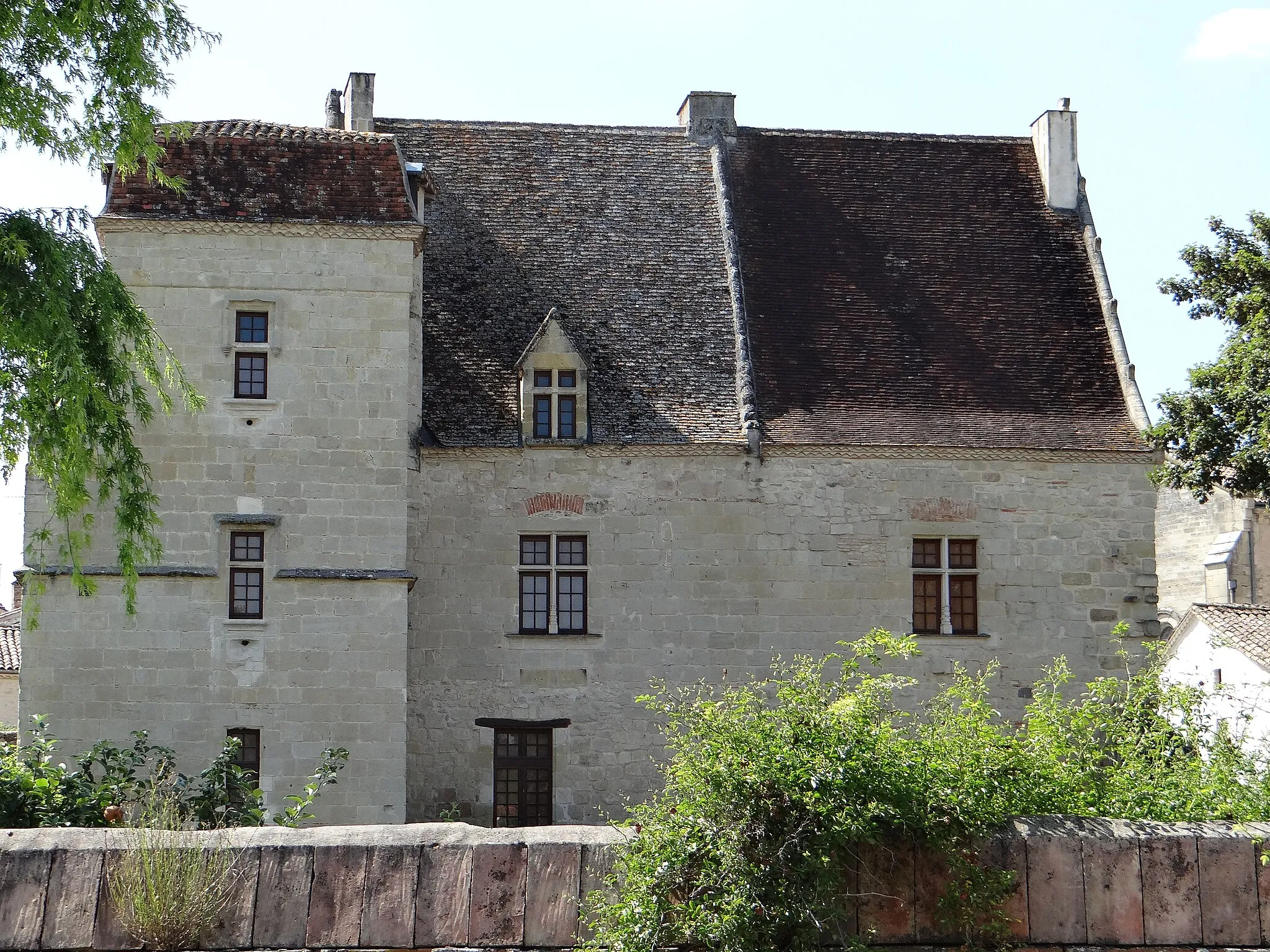 Photo showing: Château de Gontaud-de-Nogaret