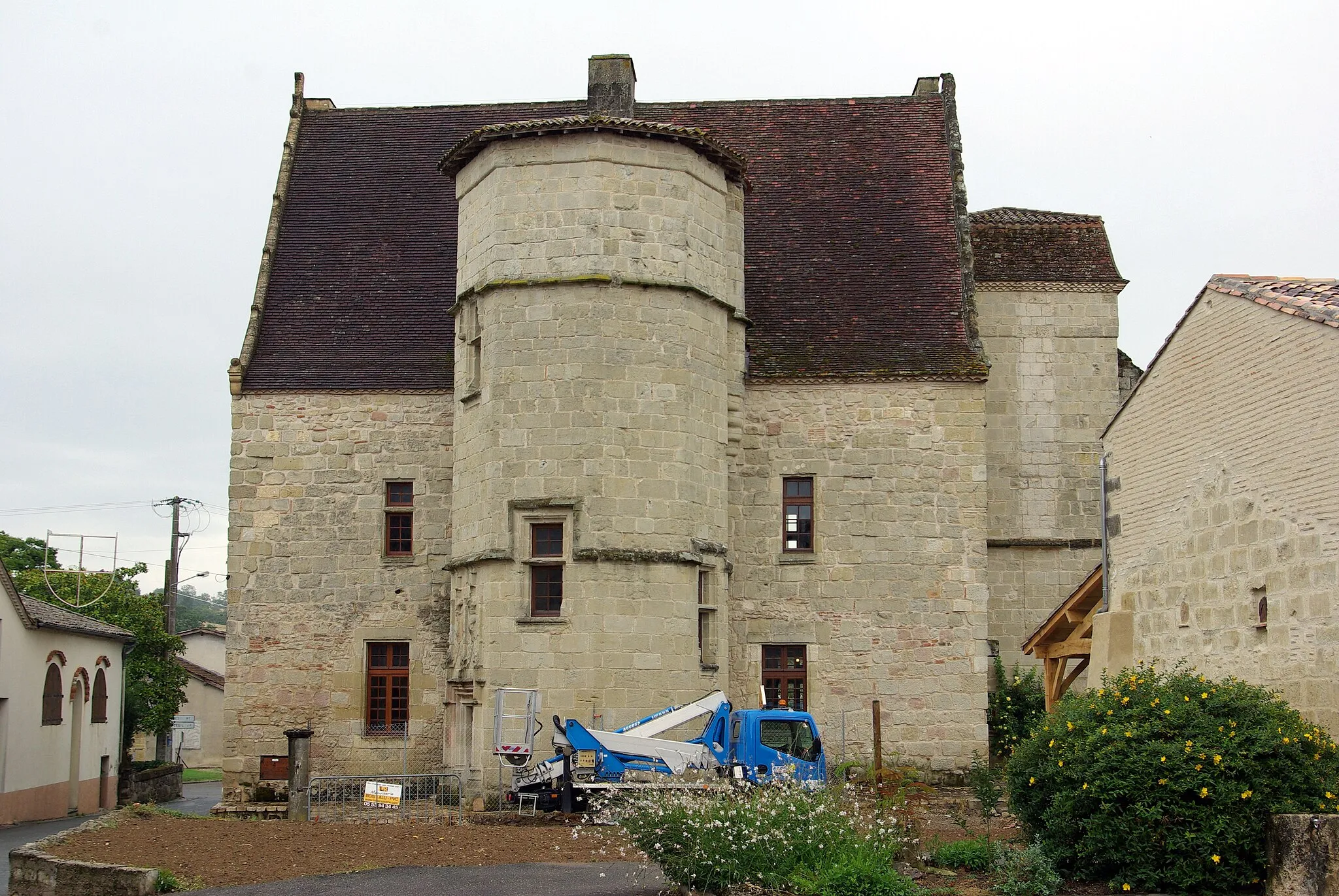 Photo showing: Castle of Gontaud-de-Nogaret (Lot-et-Garonne, France).