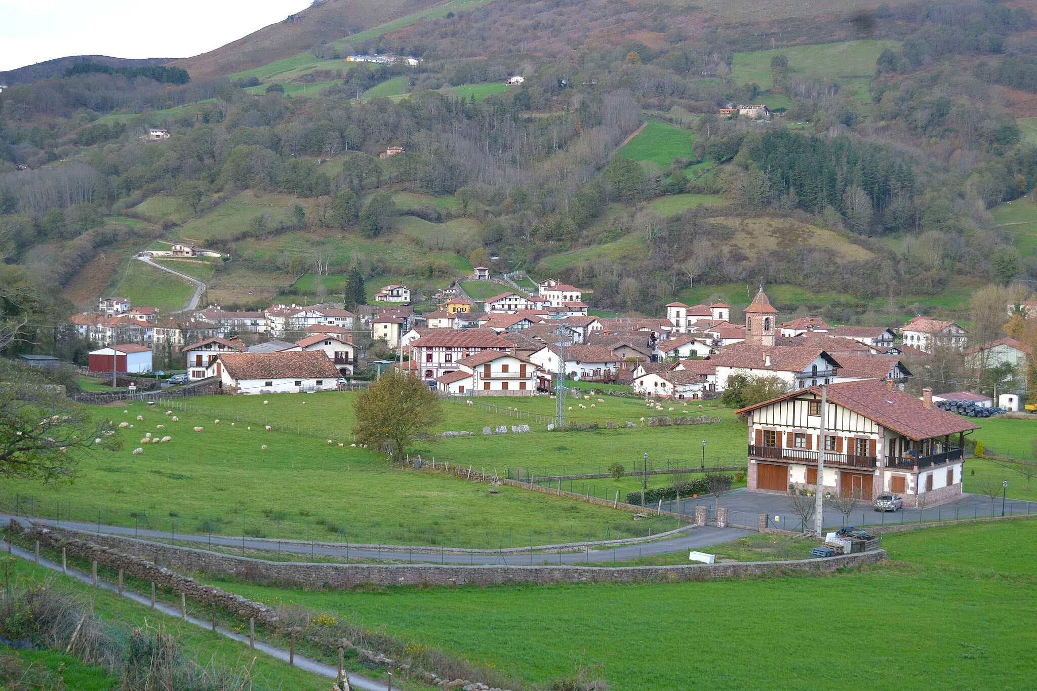 Photo showing: Erratzu, Baztan. Nafarroa, Euskal Herria.
Erratzu, Baztan. Navarre, Basque Country.