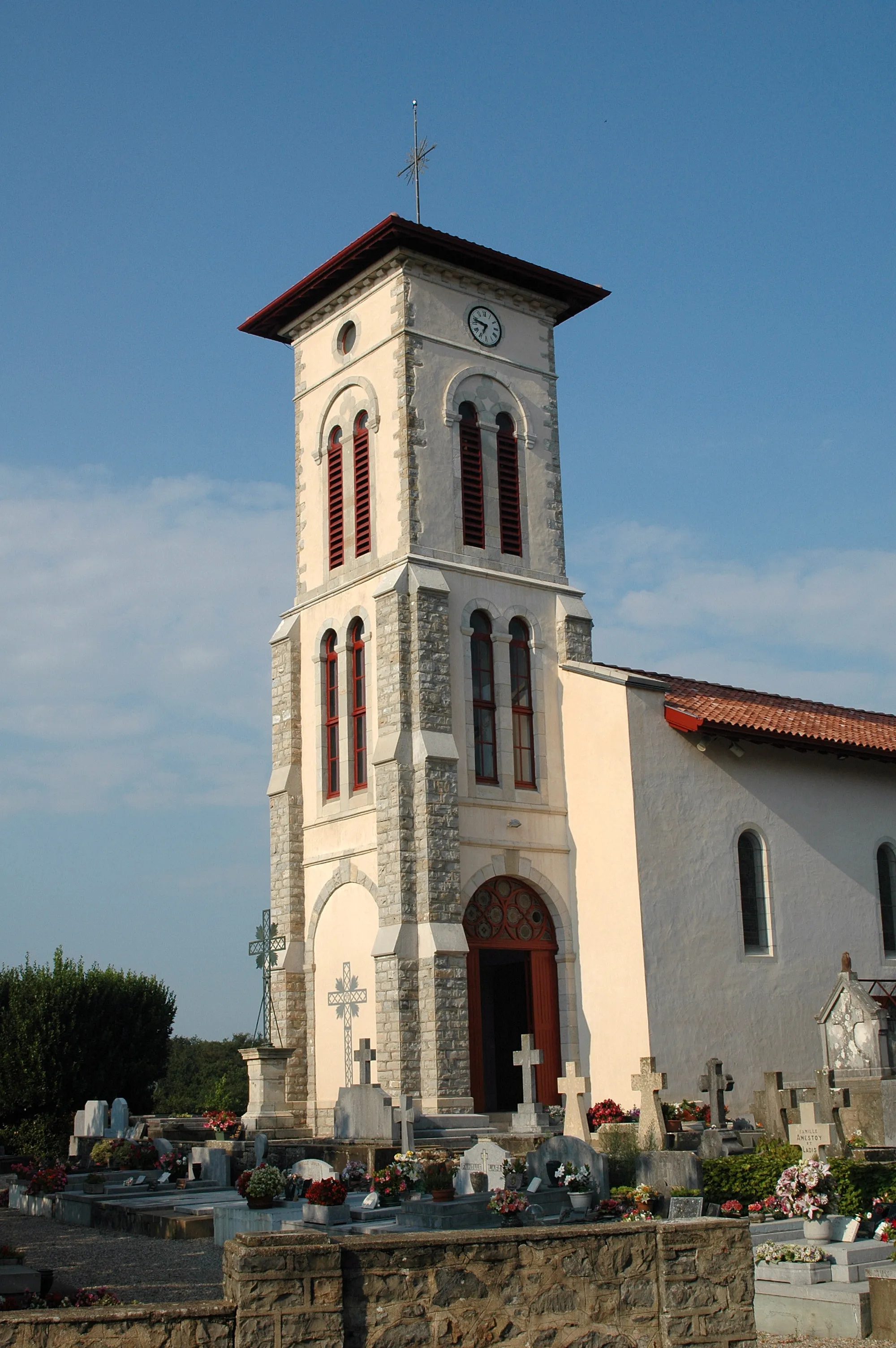 Photo showing: Bassussarry, l'église Saint-Barthélemy. Photo prise le 07/08/06 par Harrieta171